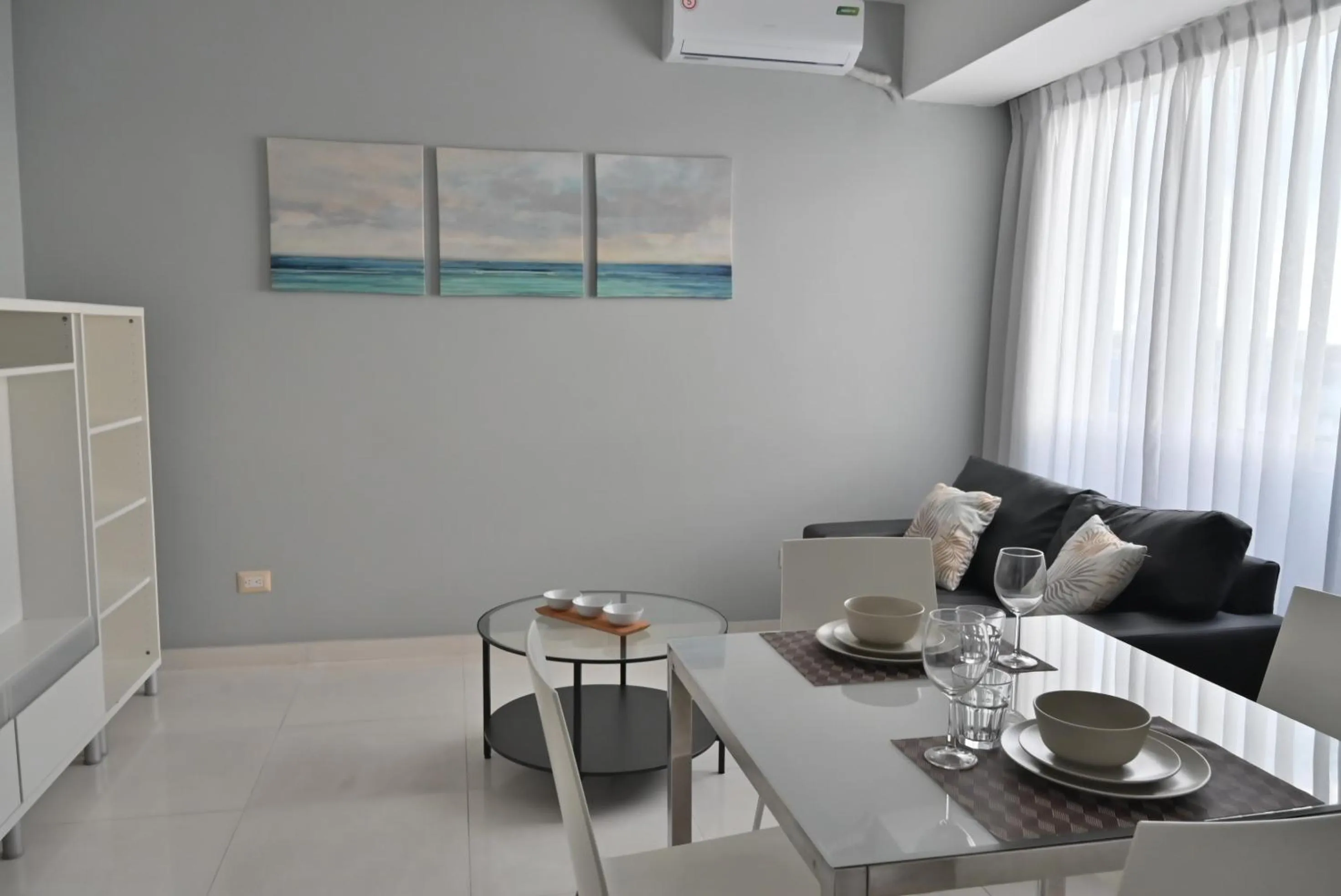 Living room in Lincoln Suite