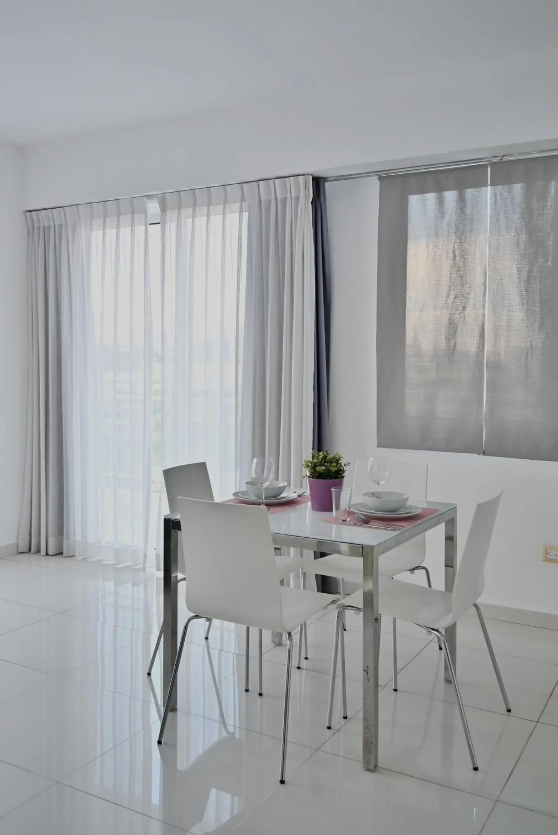 Dining area in Lincoln Suite