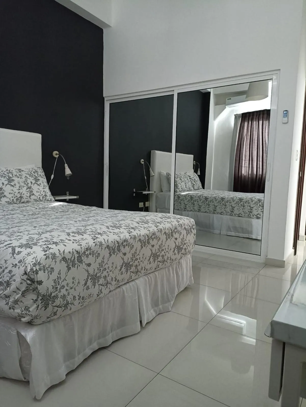 Bed in Lincoln Suite