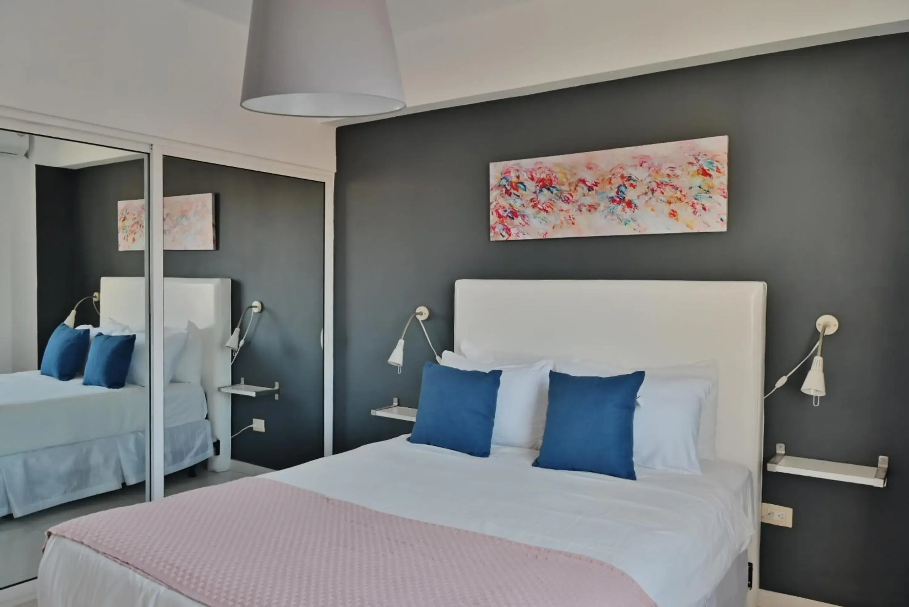 Apartment with Balcony in Lincoln Suite Apartment with Balcony in Lincoln Suite