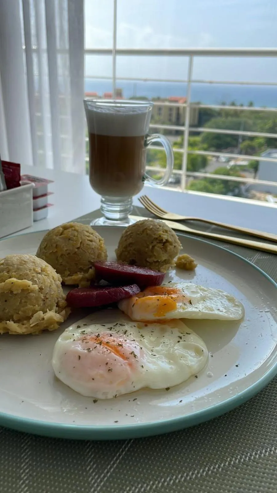 Restaurant/places to eat in Lincoln Suite