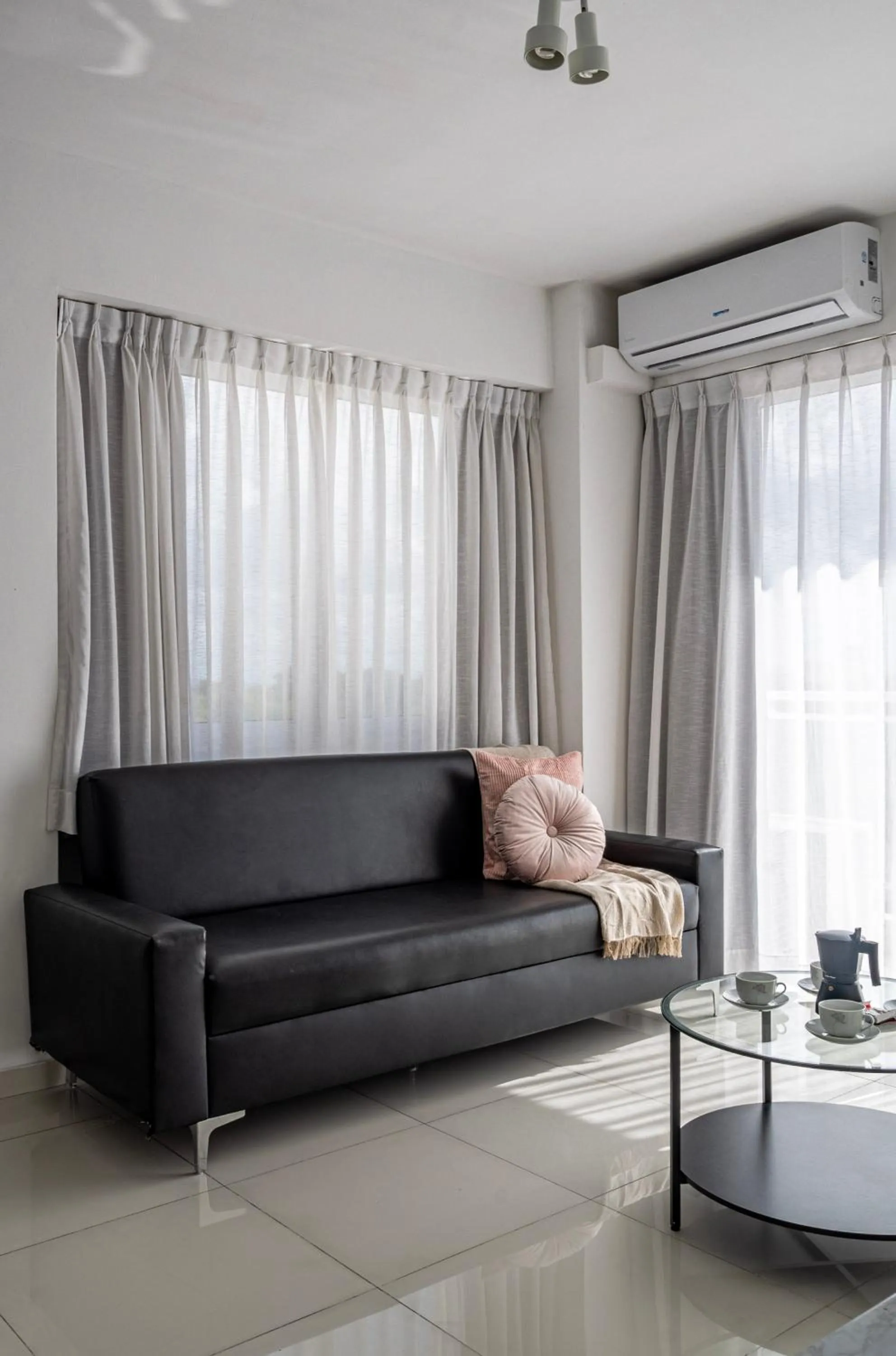 Living room in Lincoln Suite