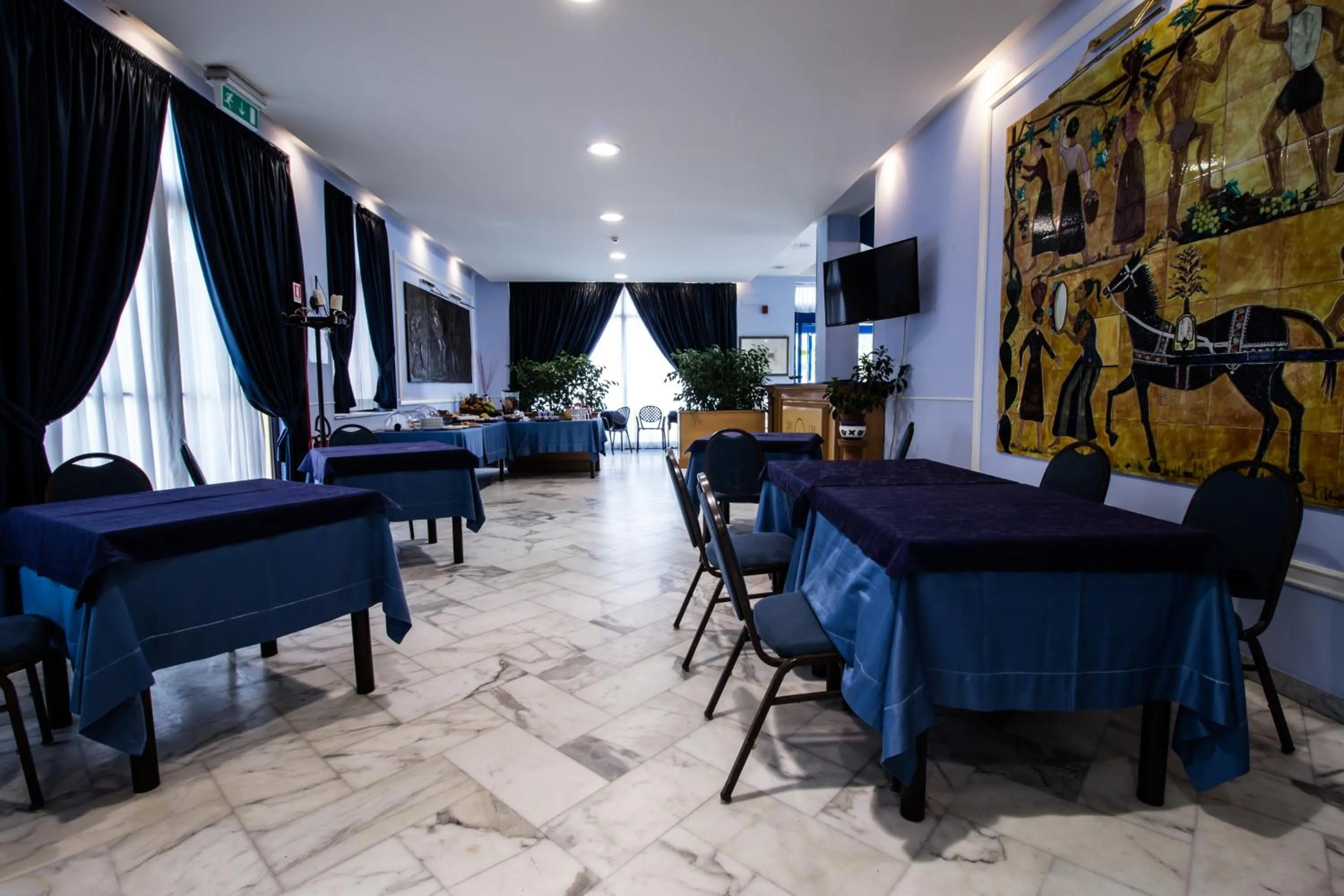 Restaurant/places to eat in Miramare Hotel