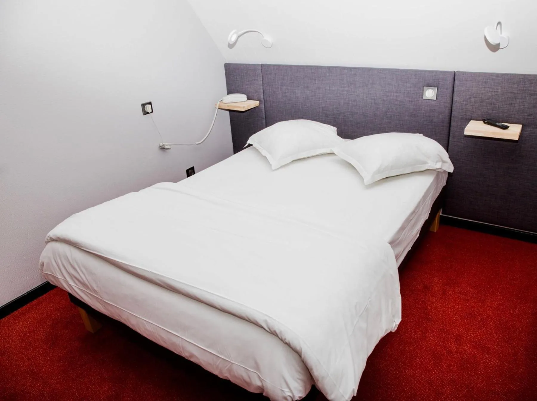 Photo of the whole room, Bed in Hôtel Le Verger De Bischwiller