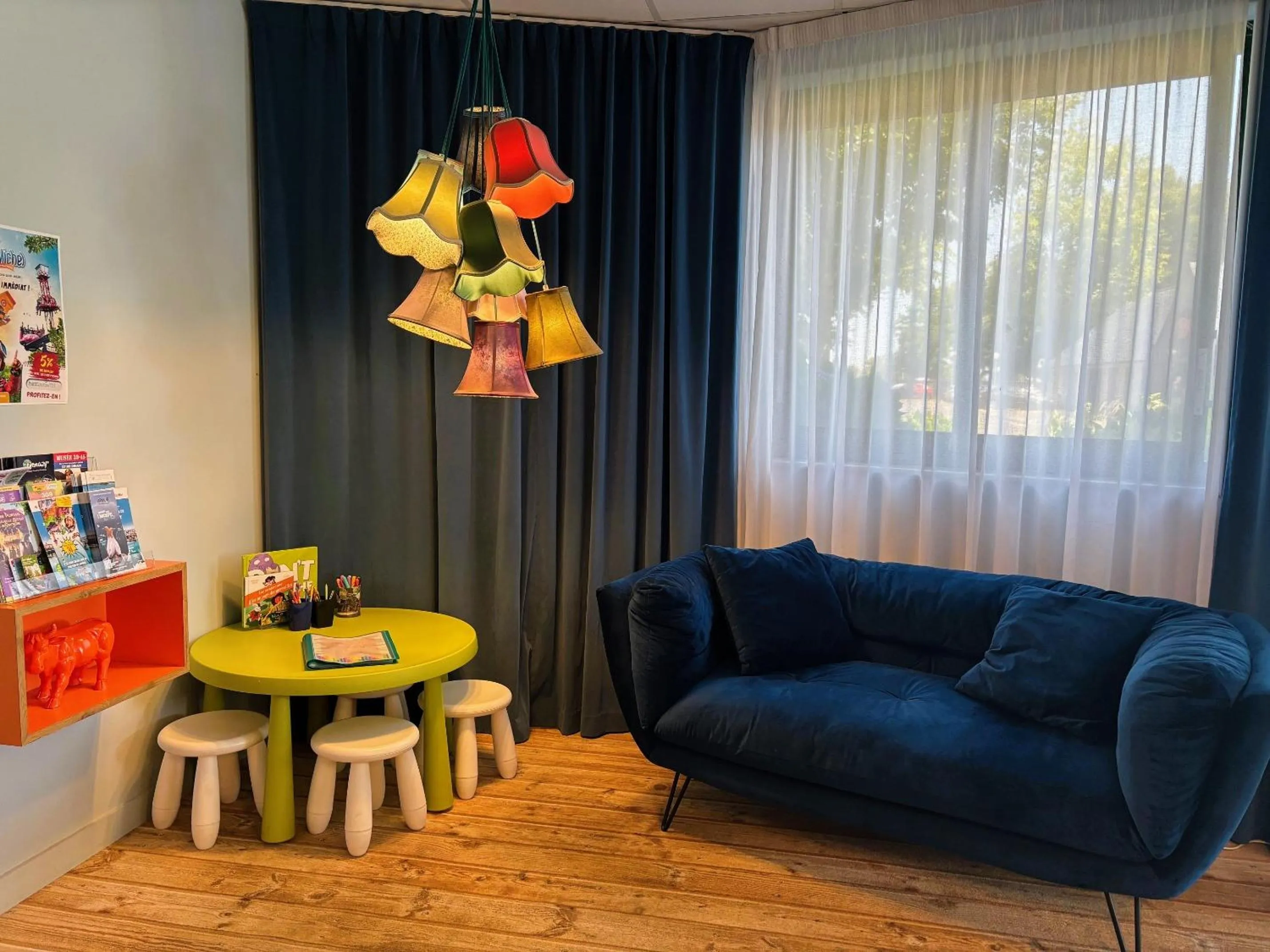 Communal lounge/ TV room in Hotel Gabriel