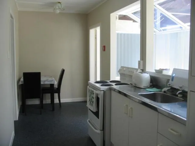 Self-Contained Motel Unit - 1 in Valmai House & Motel Cambridge