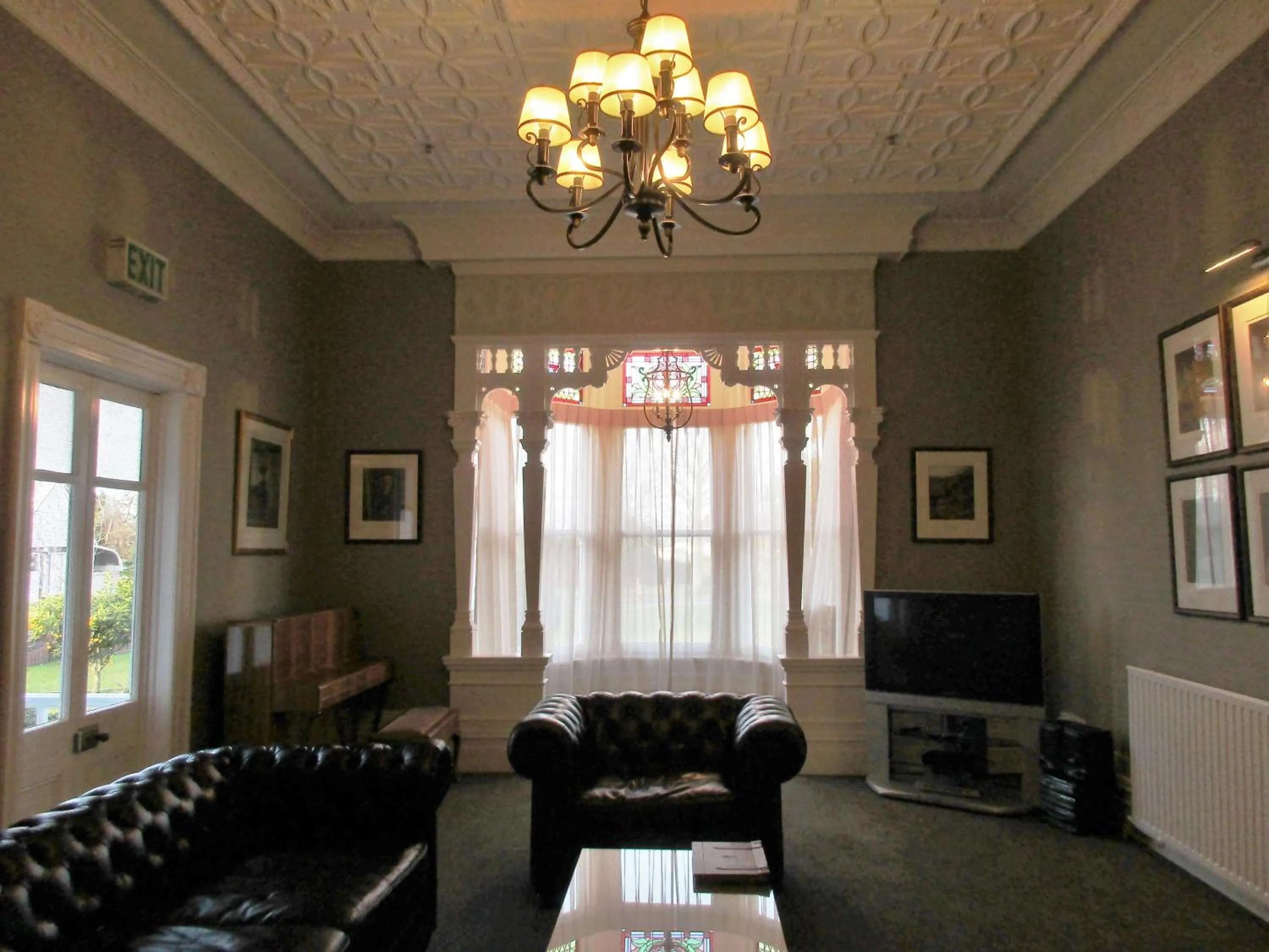 Communal lounge/ TV room in Valmai House & Motel Cambridge