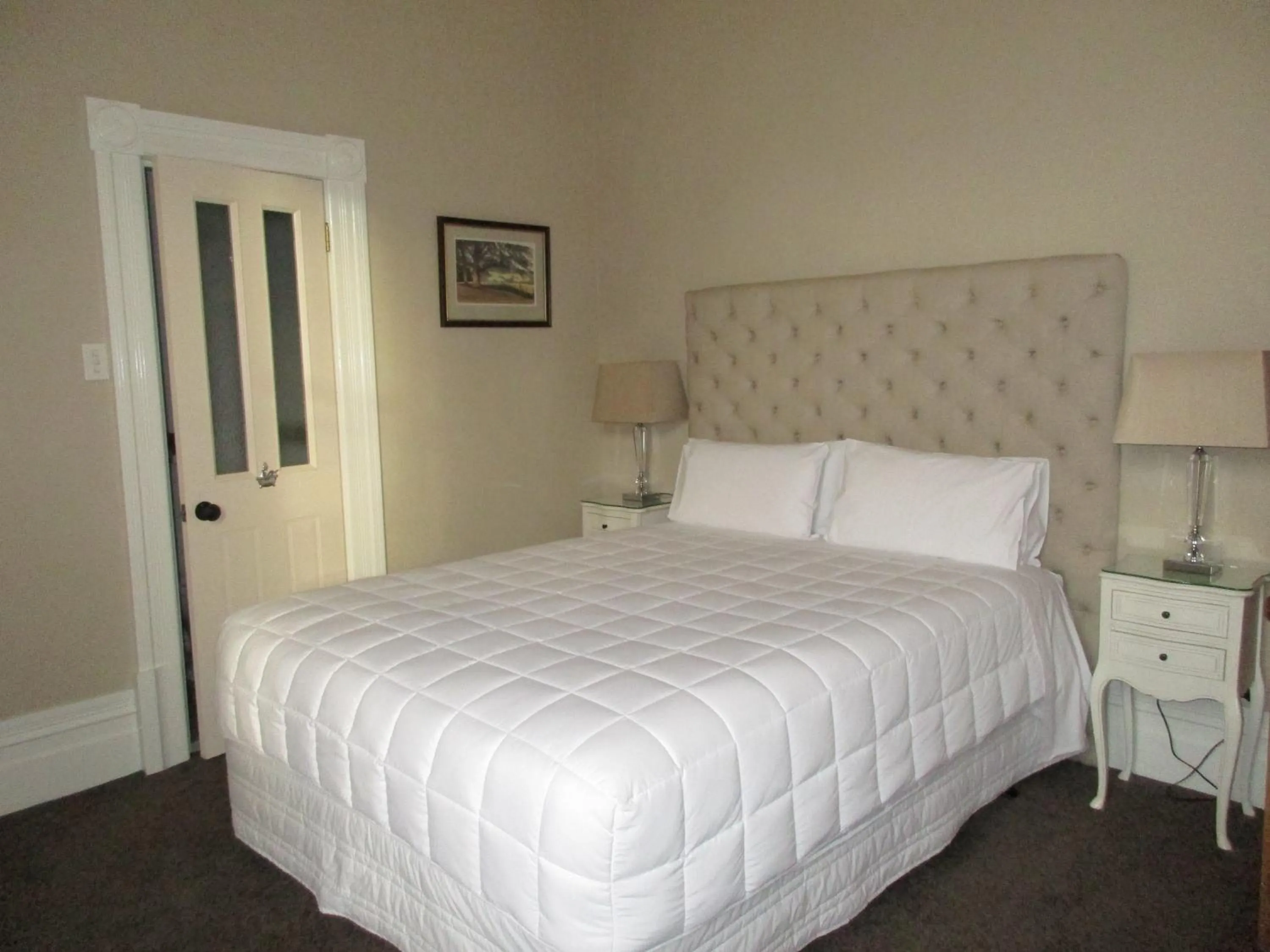 Queen Room in Valmai House & Motel Cambridge