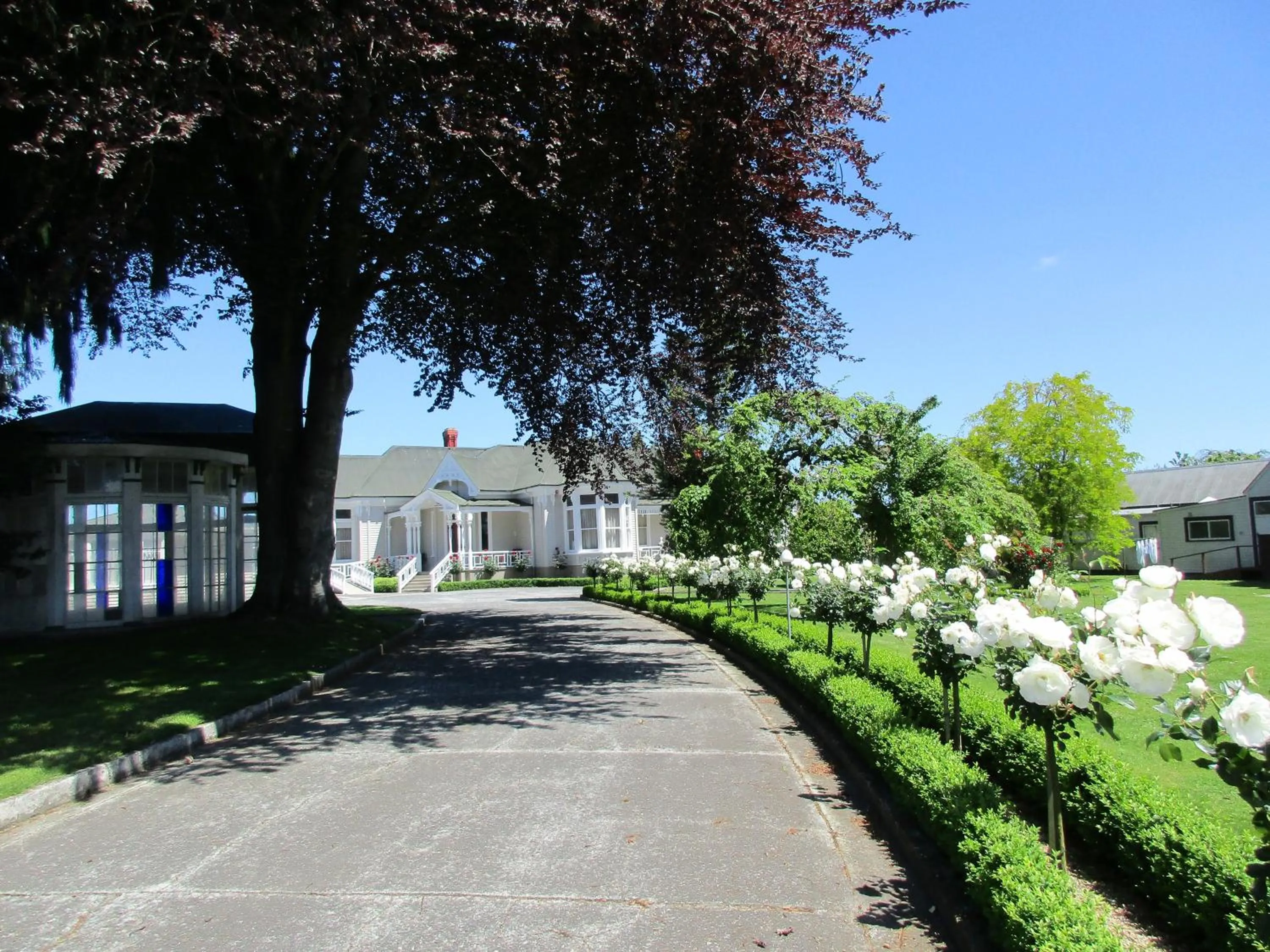 Property building in Valmai House & Motel Cambridge