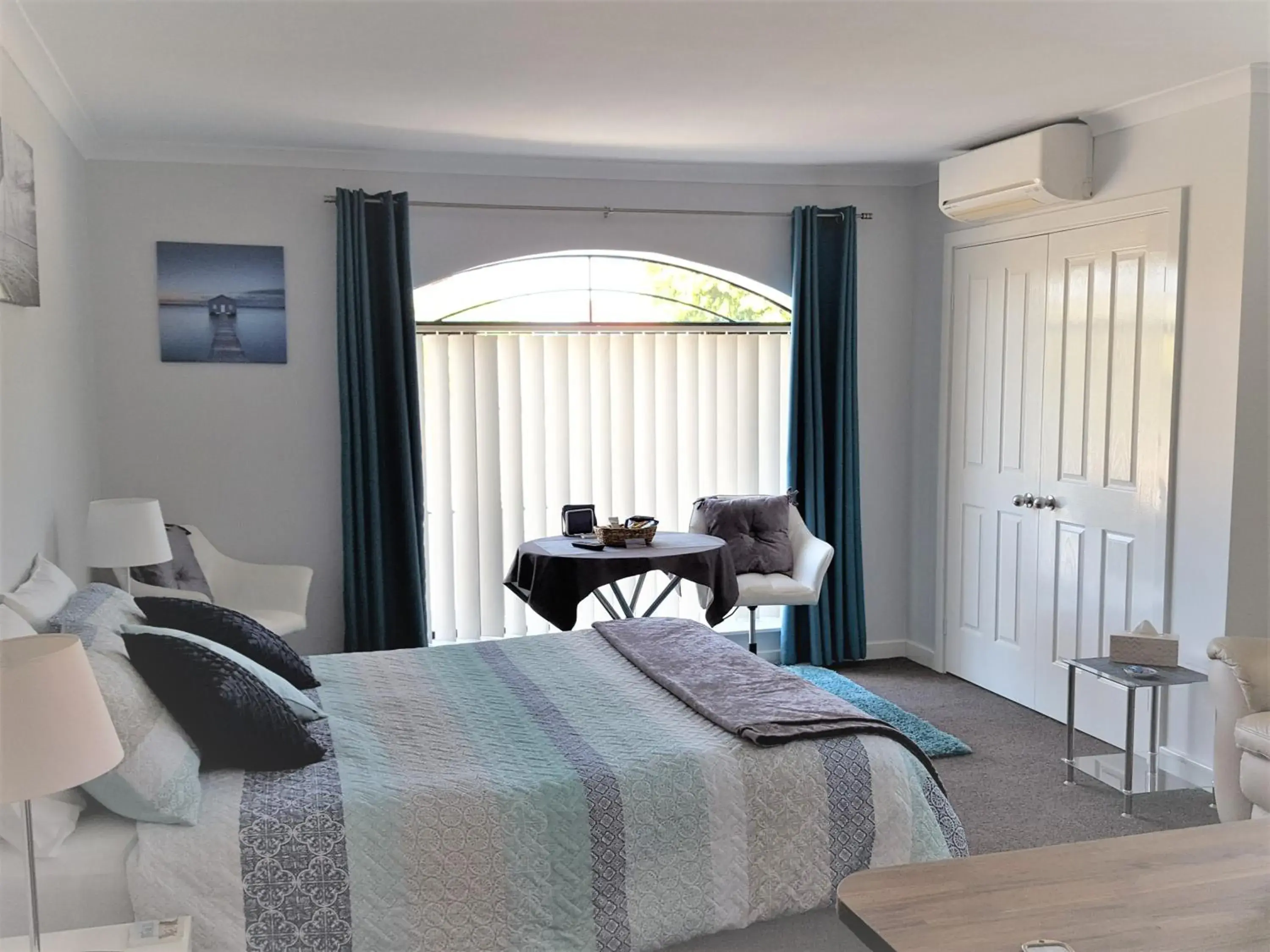 Deluxe Queen Suite in Palm Beach Guest House Deluxe Queen Suite in Palm Beach Guest House