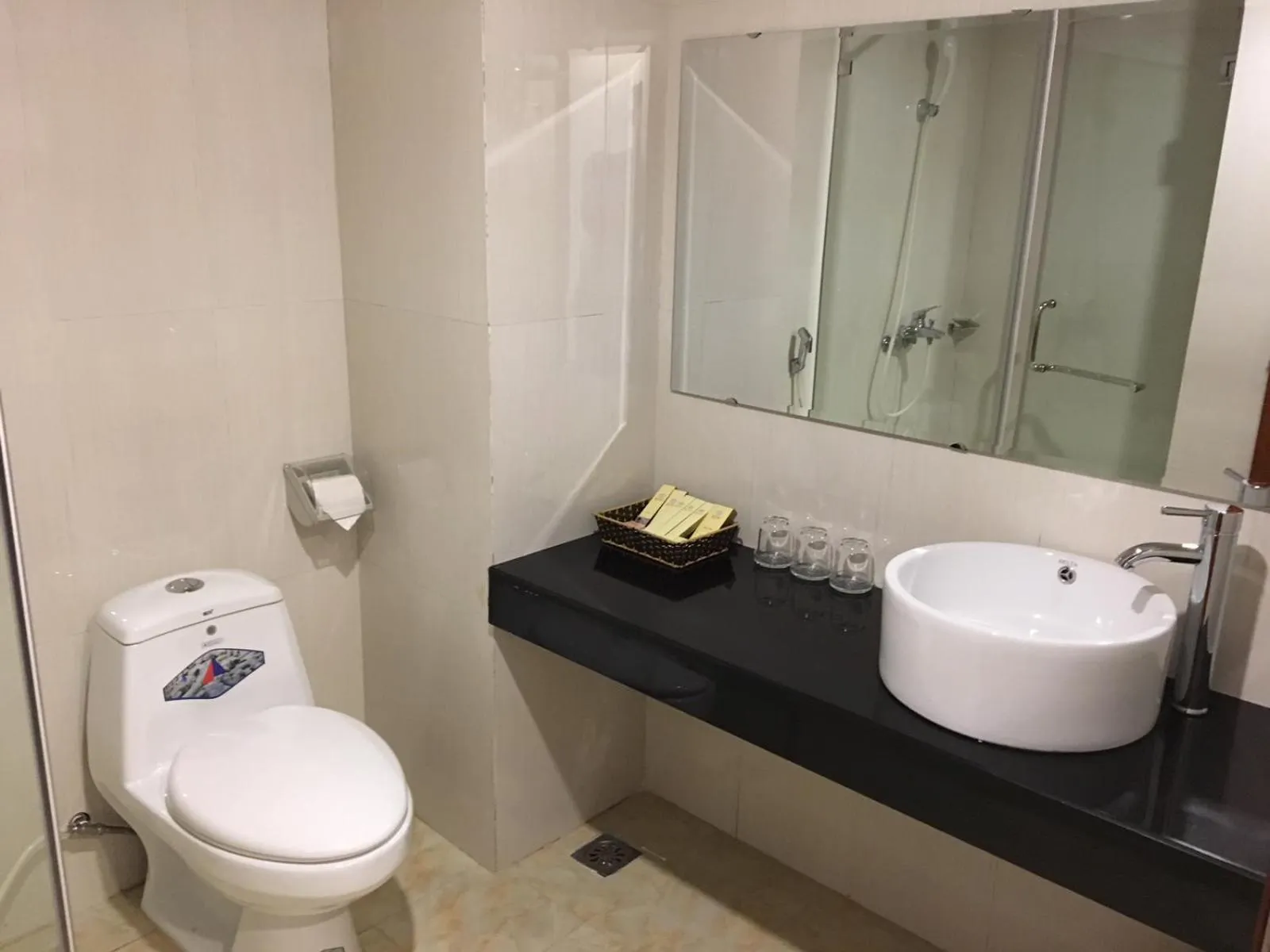 Bathroom in Vinh Plaza Hotel