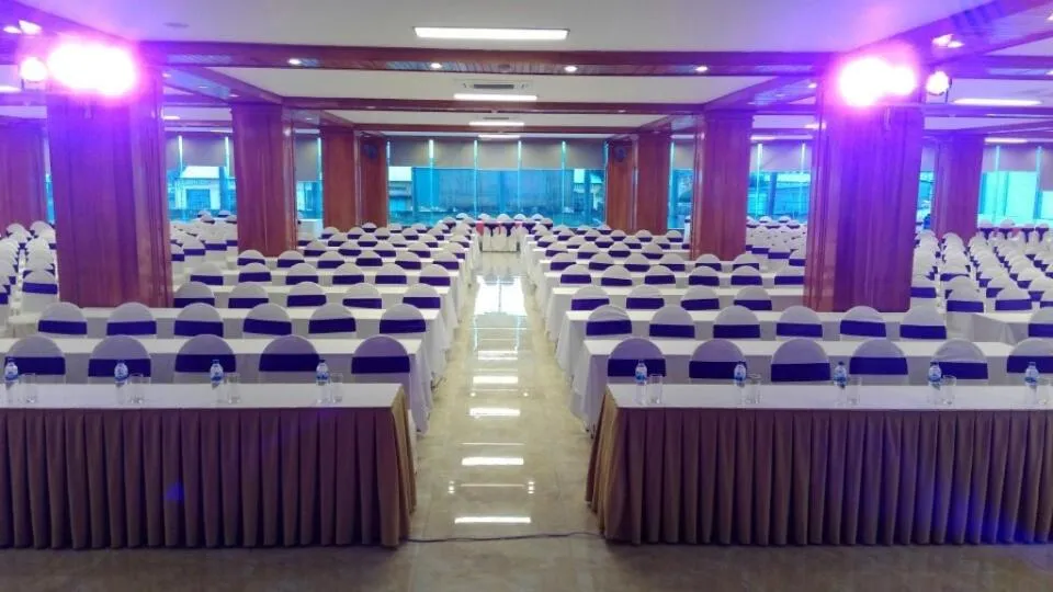 Meeting/conference room in Vinh Plaza Hotel