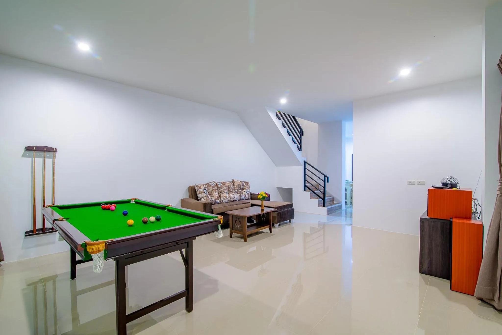 Billiards in Mondara Vacation Home