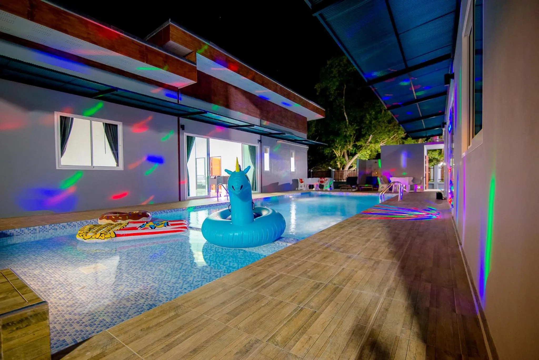 Swimming Pool in Mondara Vacation Home