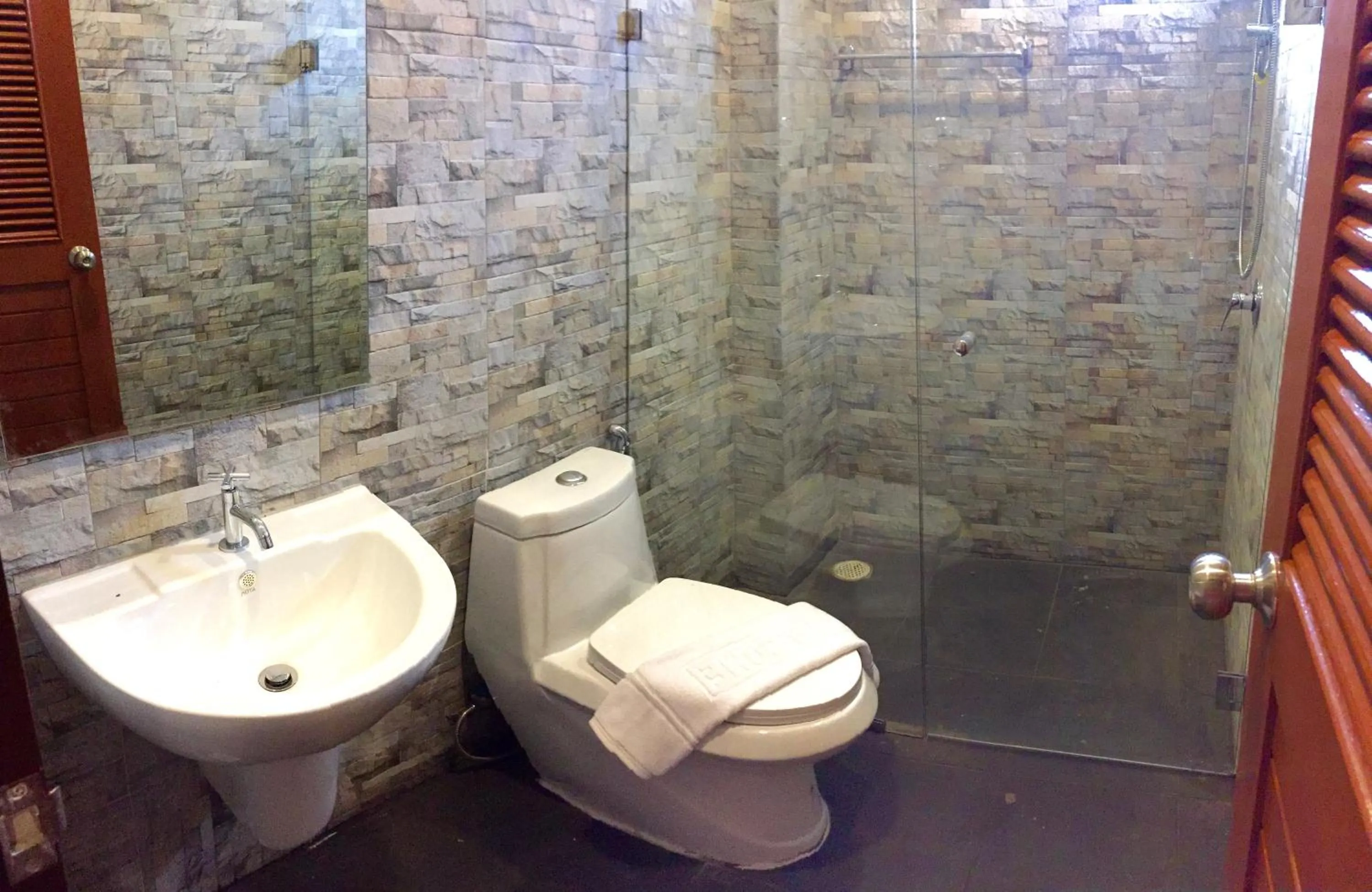 Shower, Bathroom in Mondara Vacation Home