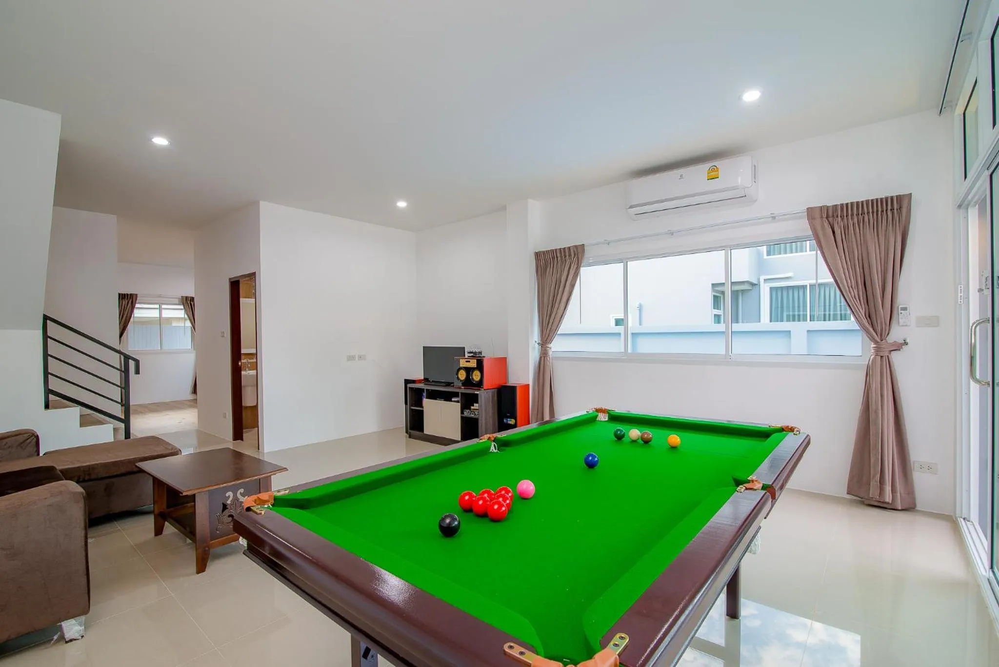 Billiards in Mondara Vacation Home