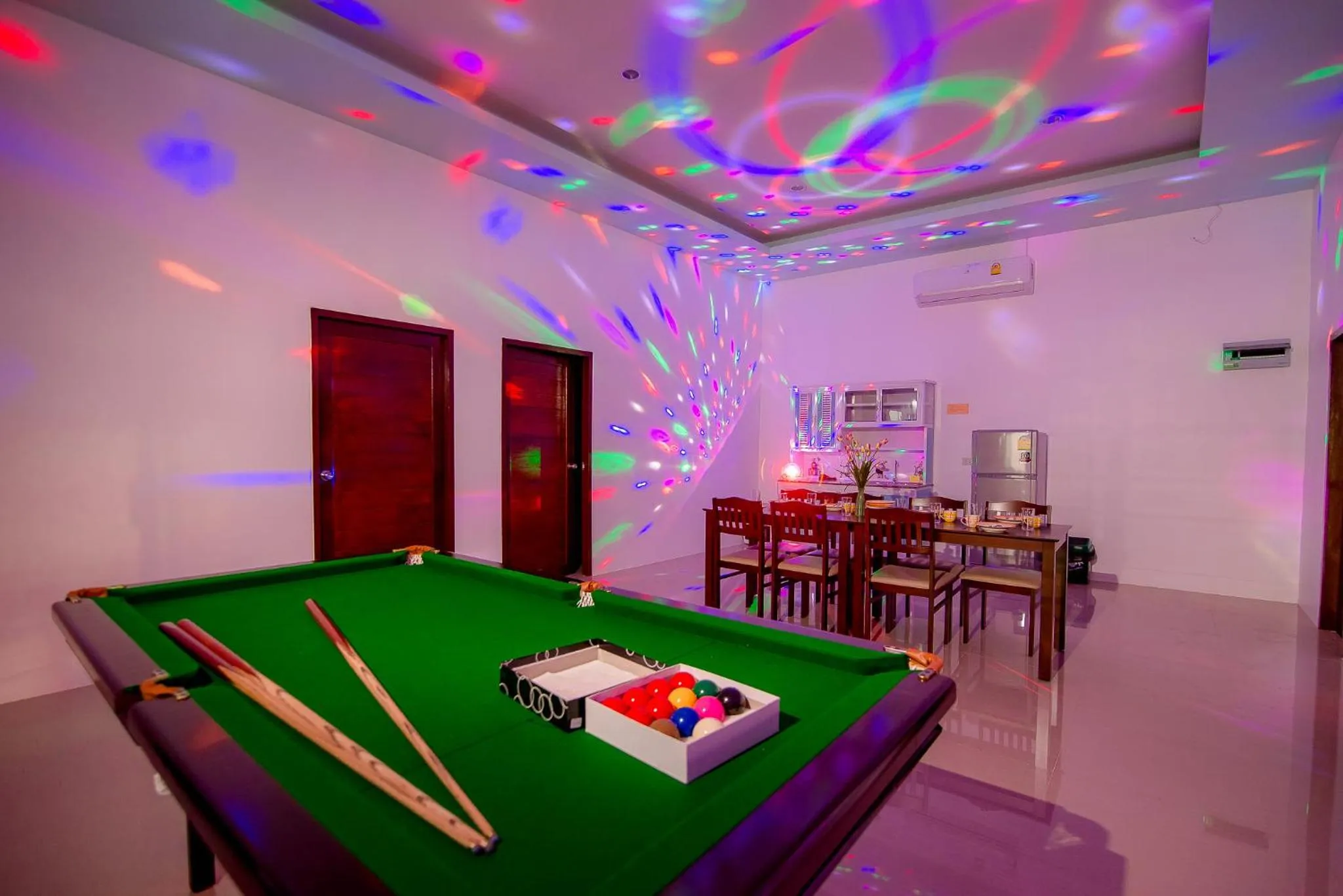 Billiards in Mondara Vacation Home