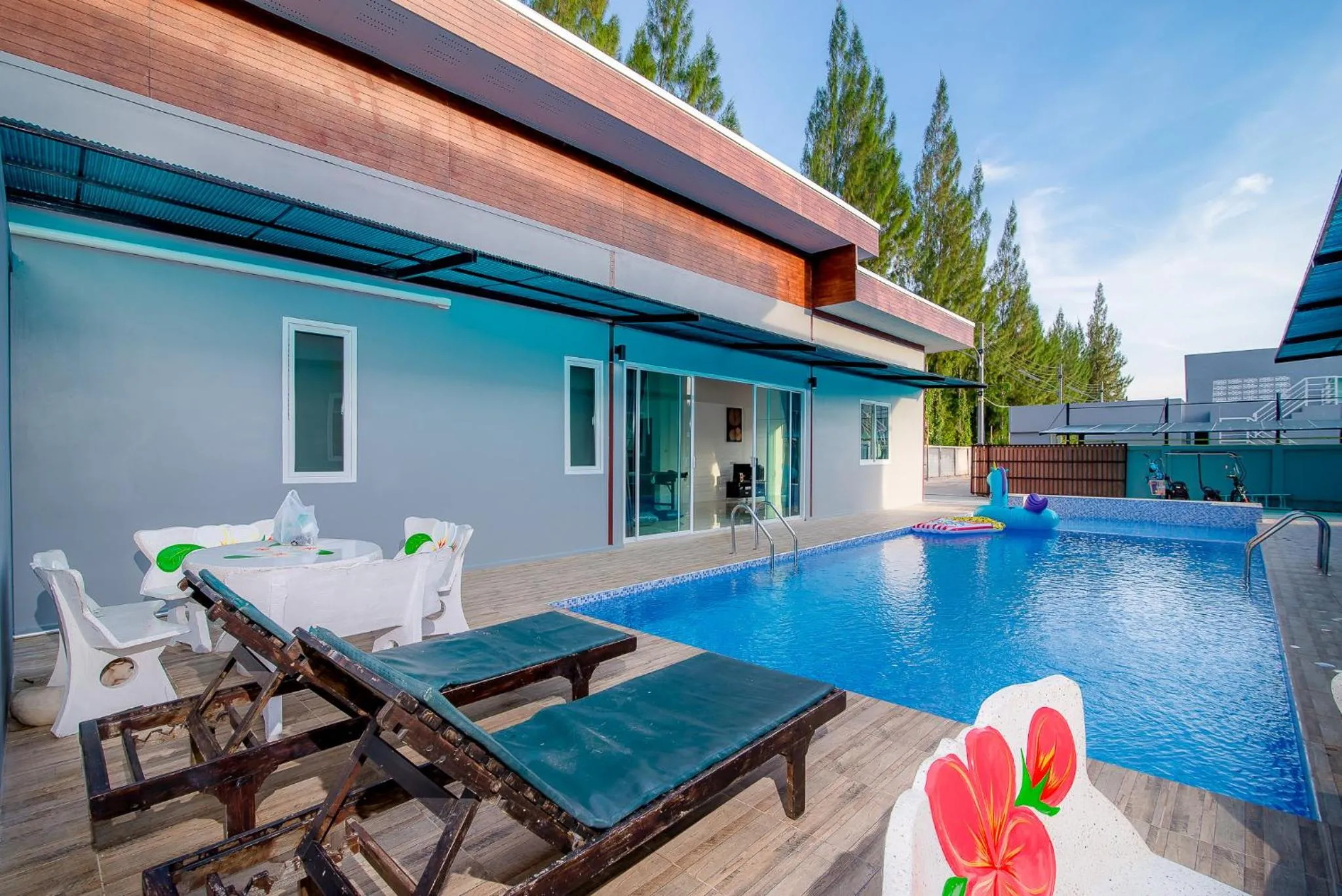Swimming Pool in Mondara Vacation Home