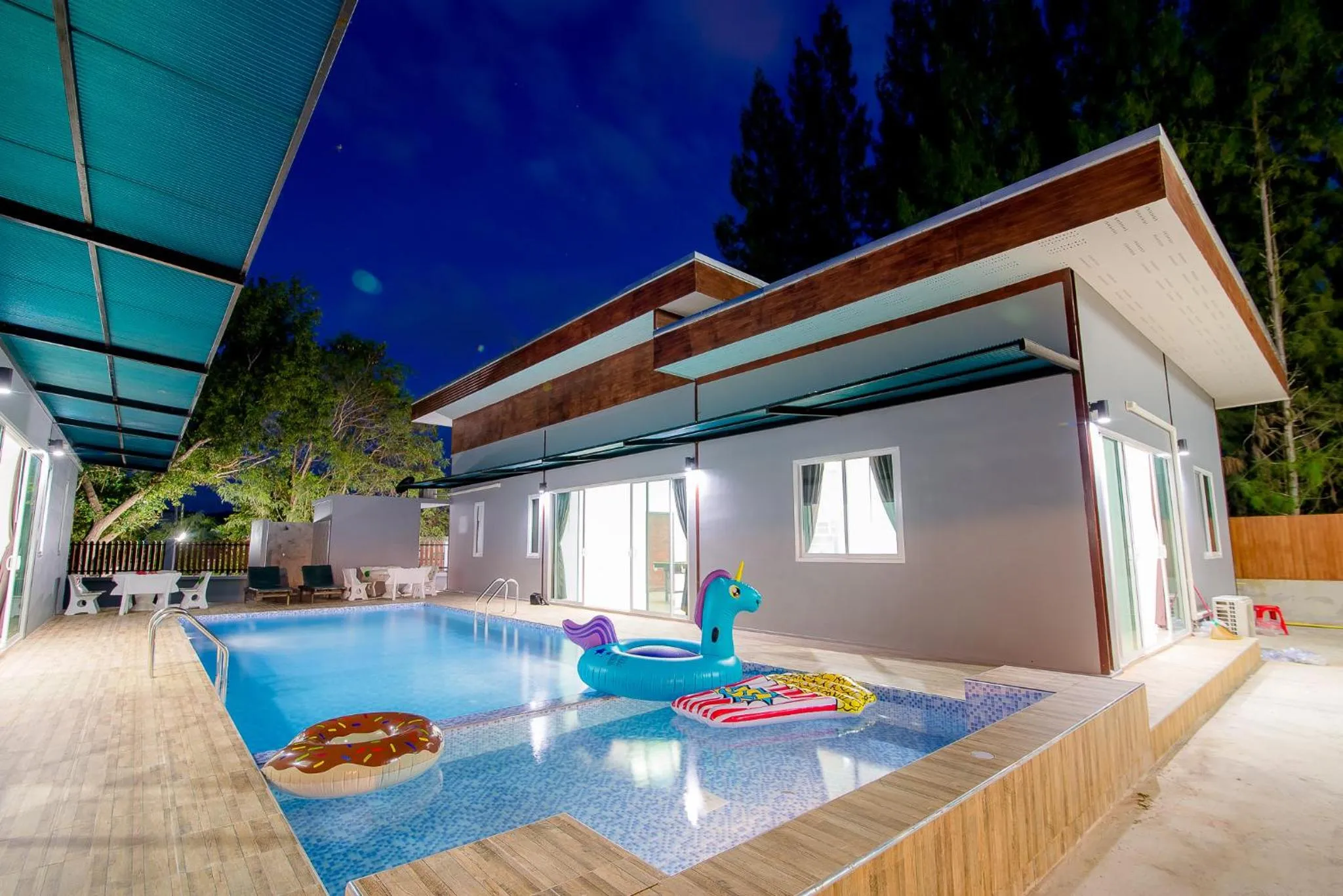 Swimming Pool in Mondara Vacation Home