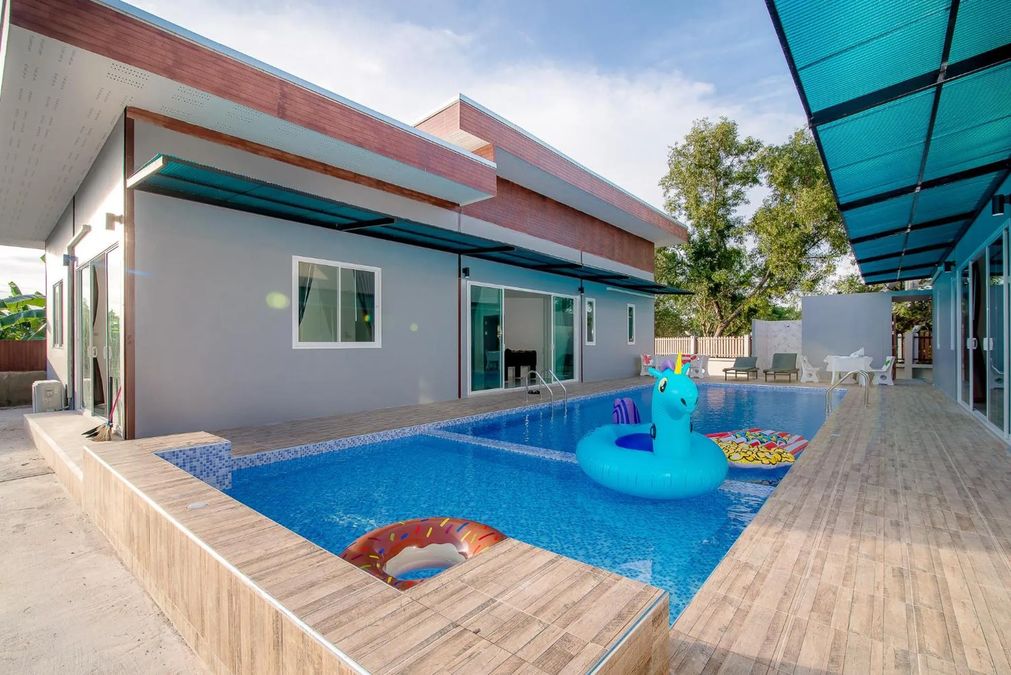 Swimming Pool in Mondara Vacation Home