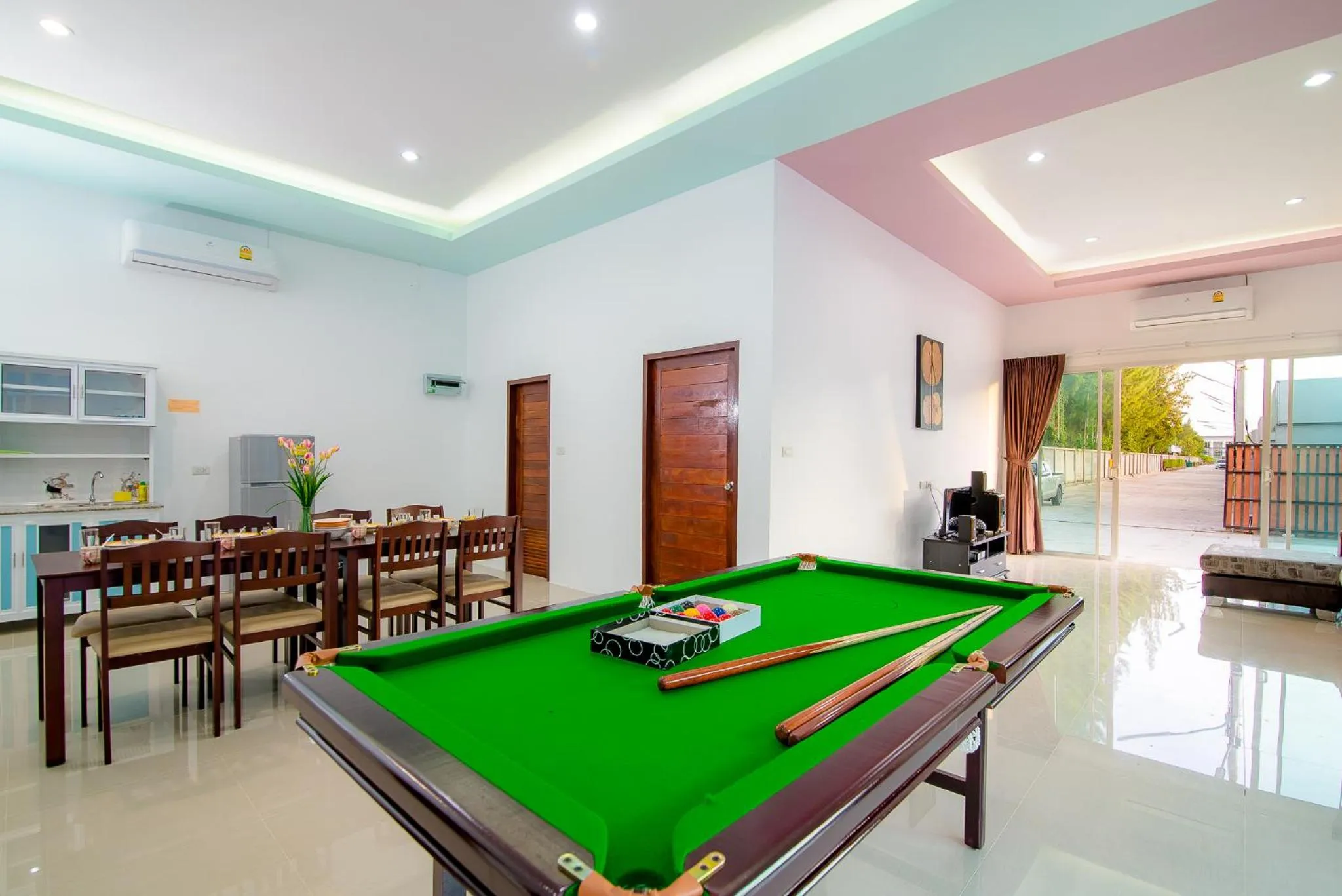 Billiards in Mondara Vacation Home