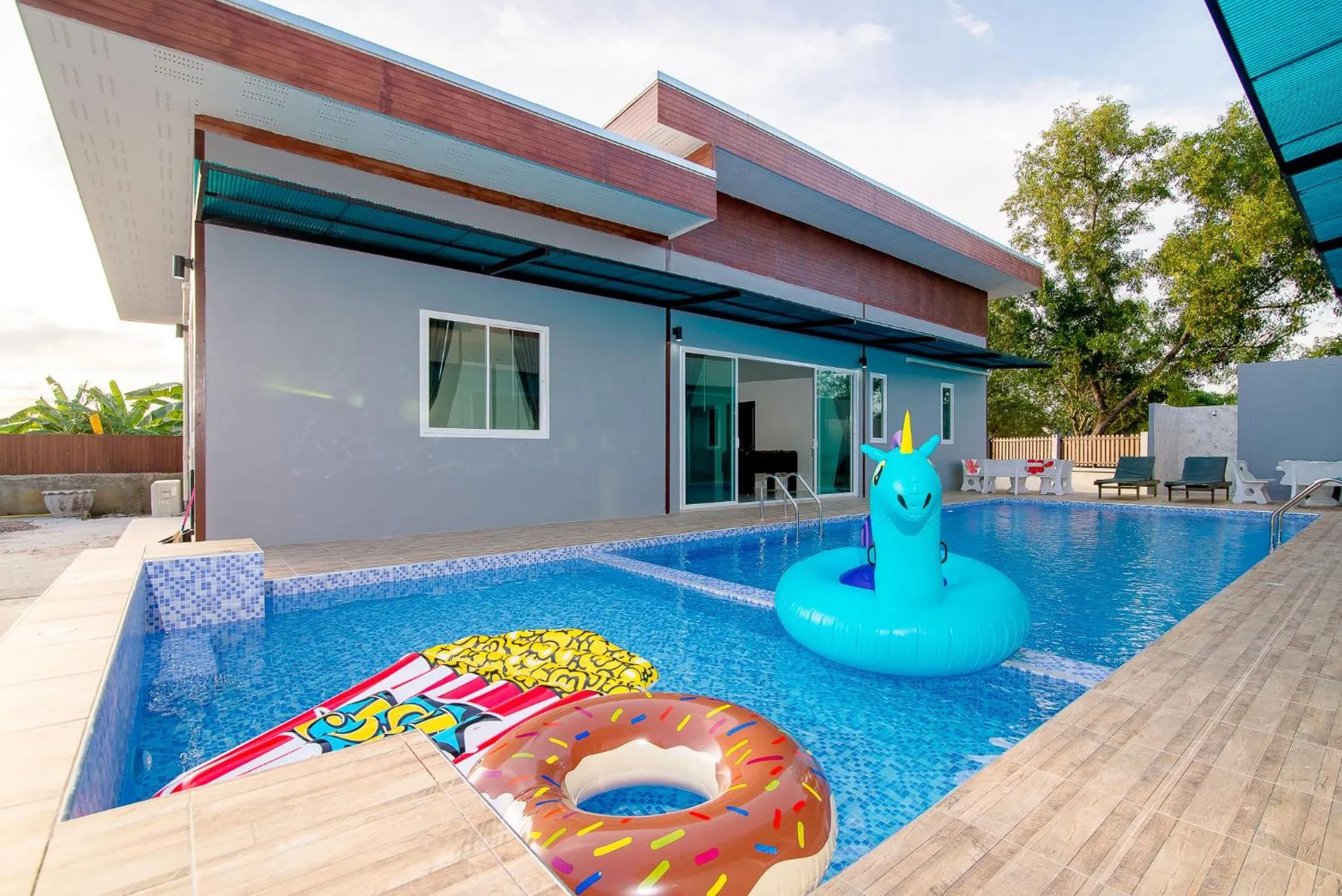 Swimming Pool in Mondara Vacation Home