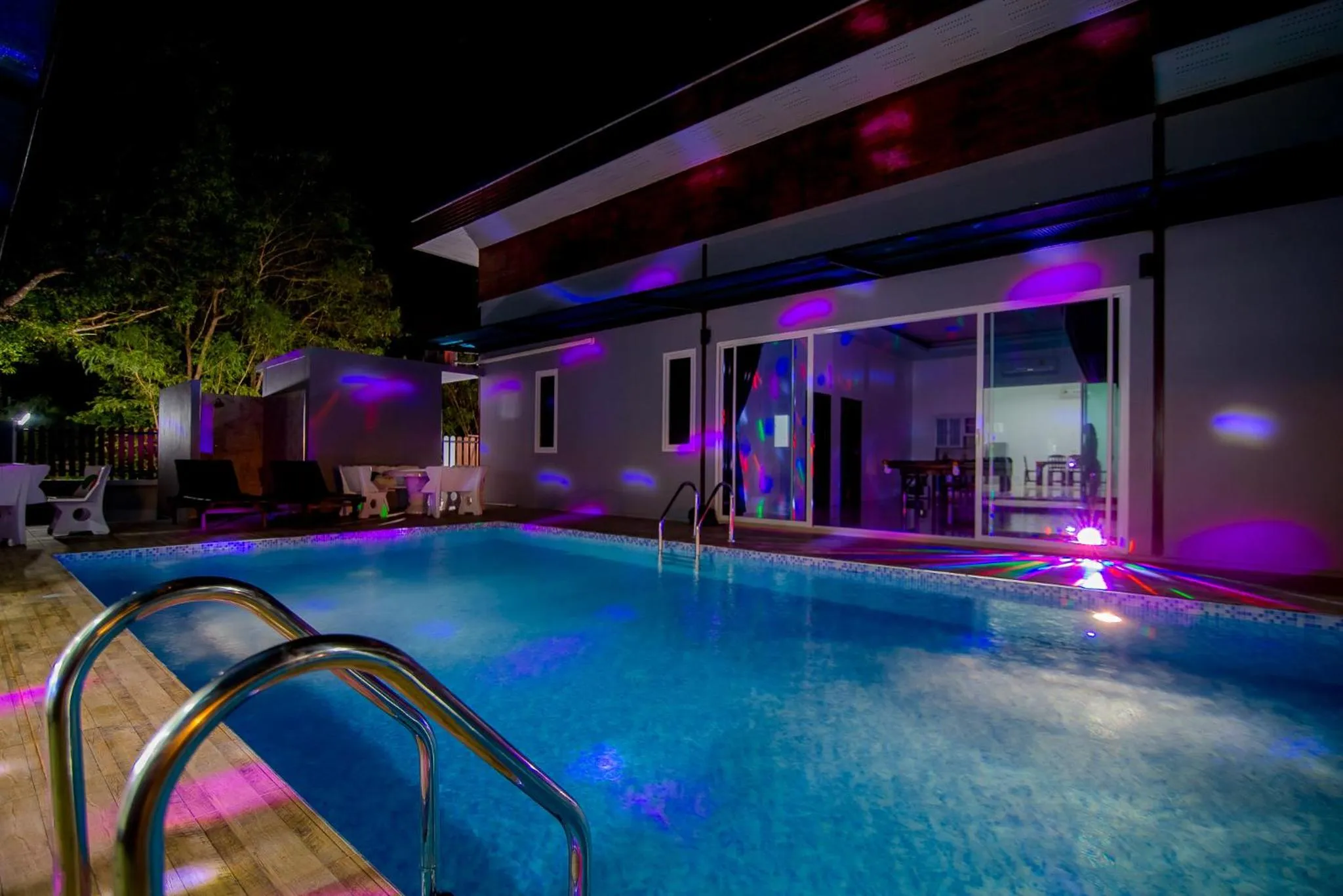 Swimming Pool in Mondara Vacation Home