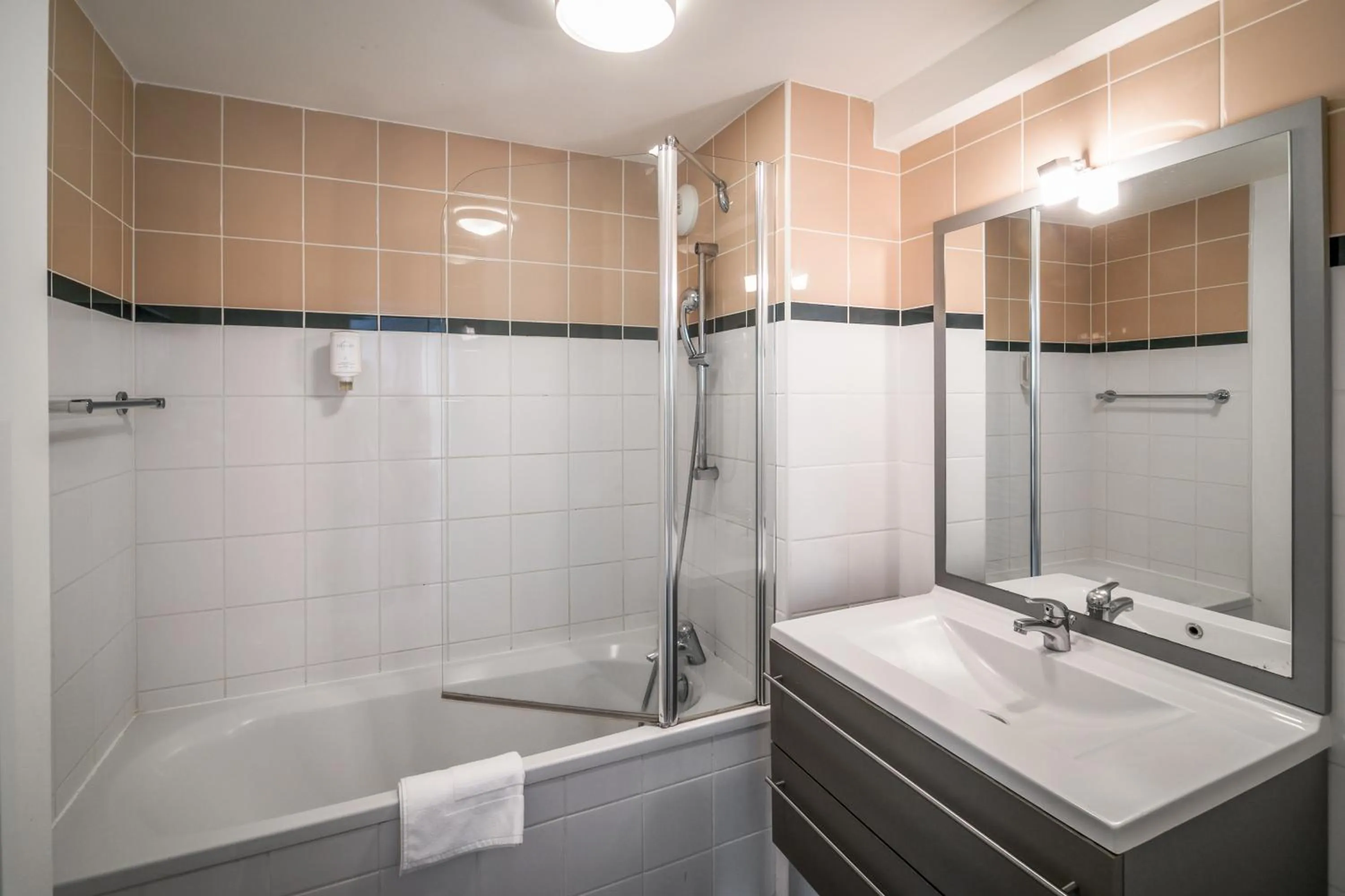 Bathroom in Comfort Aparthotel Lourdes Lorda