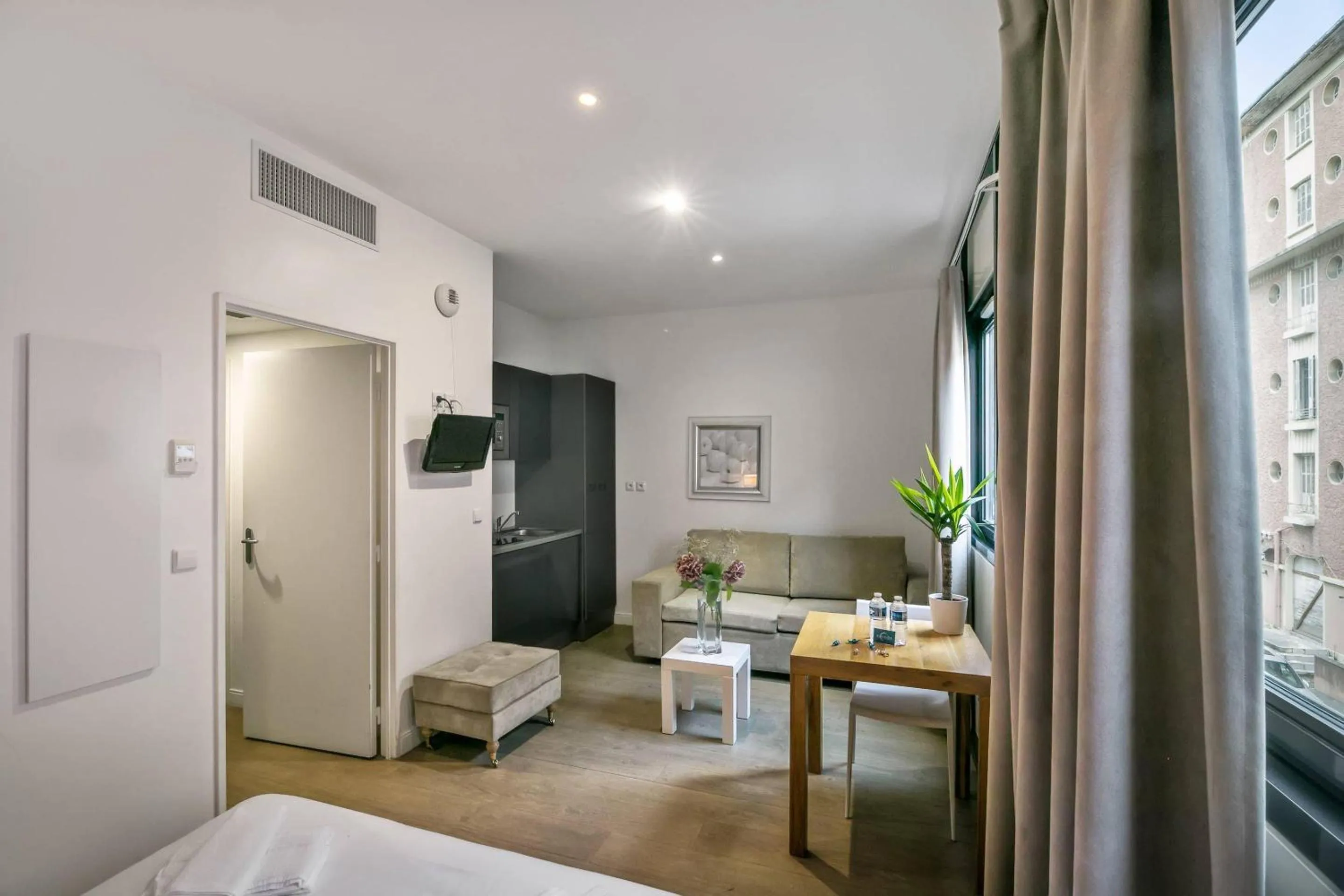 Bedroom, Bed in Comfort Aparthotel Lourdes Lorda