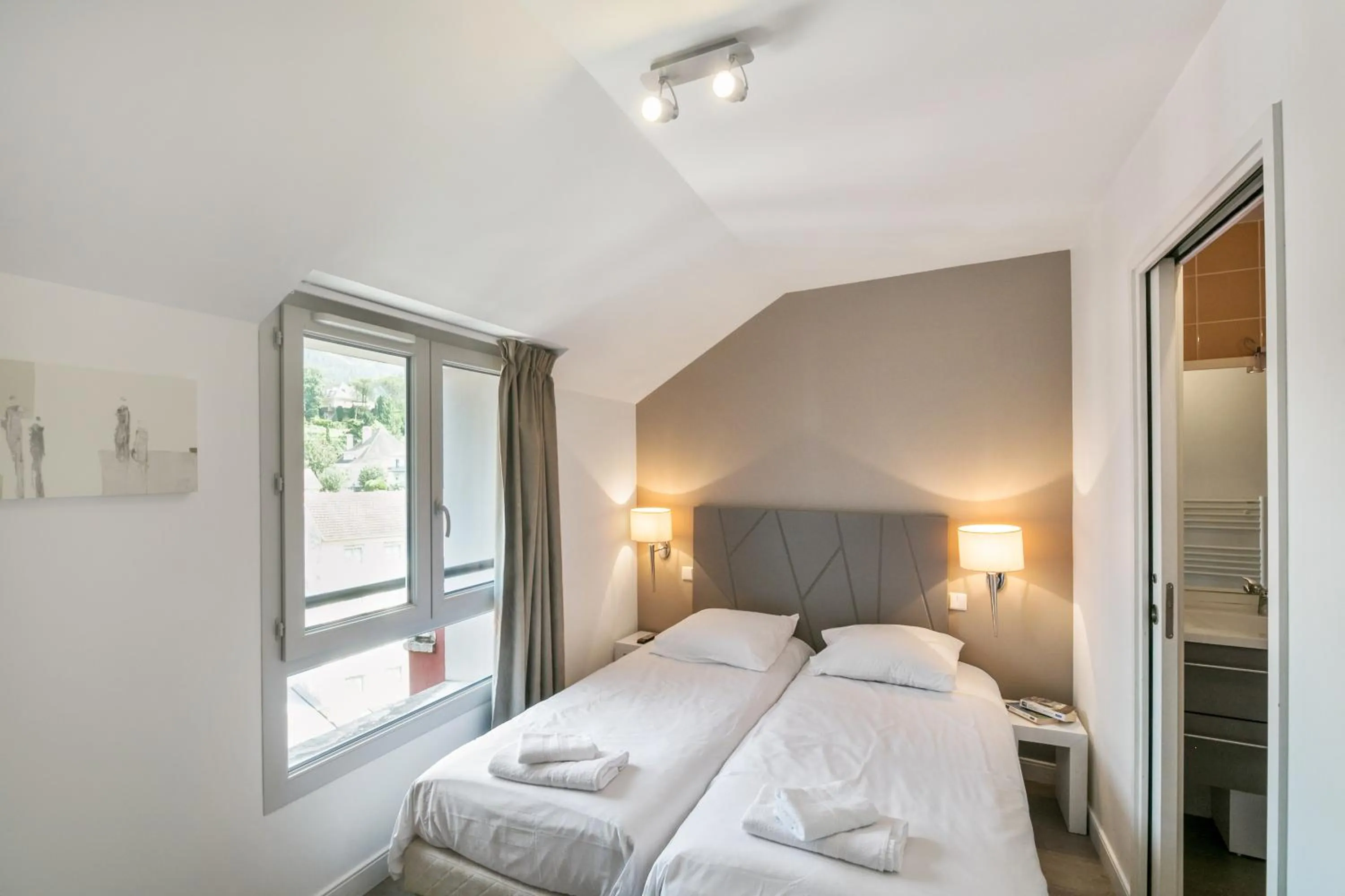 Bedroom, Bed in Comfort Aparthotel Lourdes Lorda