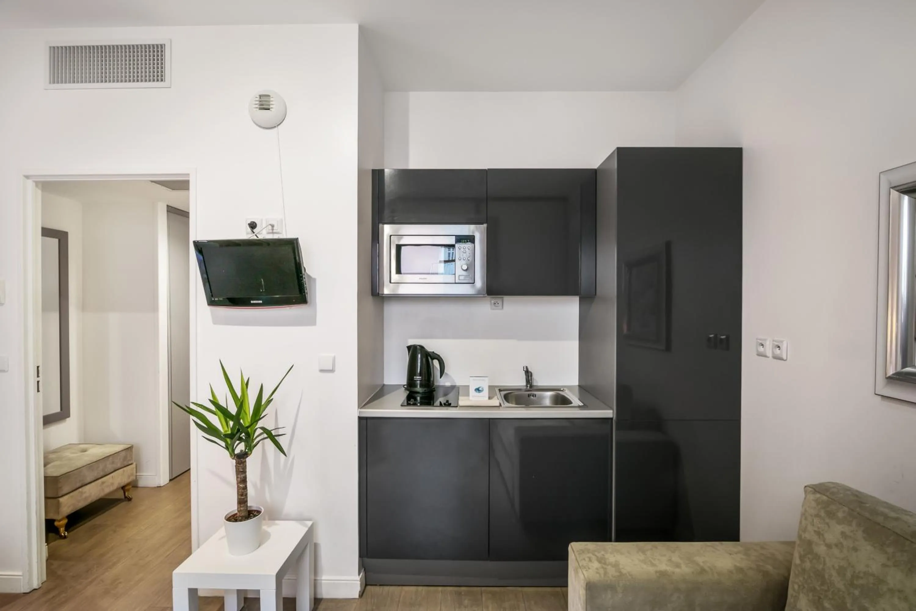 Kitchen or kitchenette in Comfort Aparthotel Lourdes Lorda