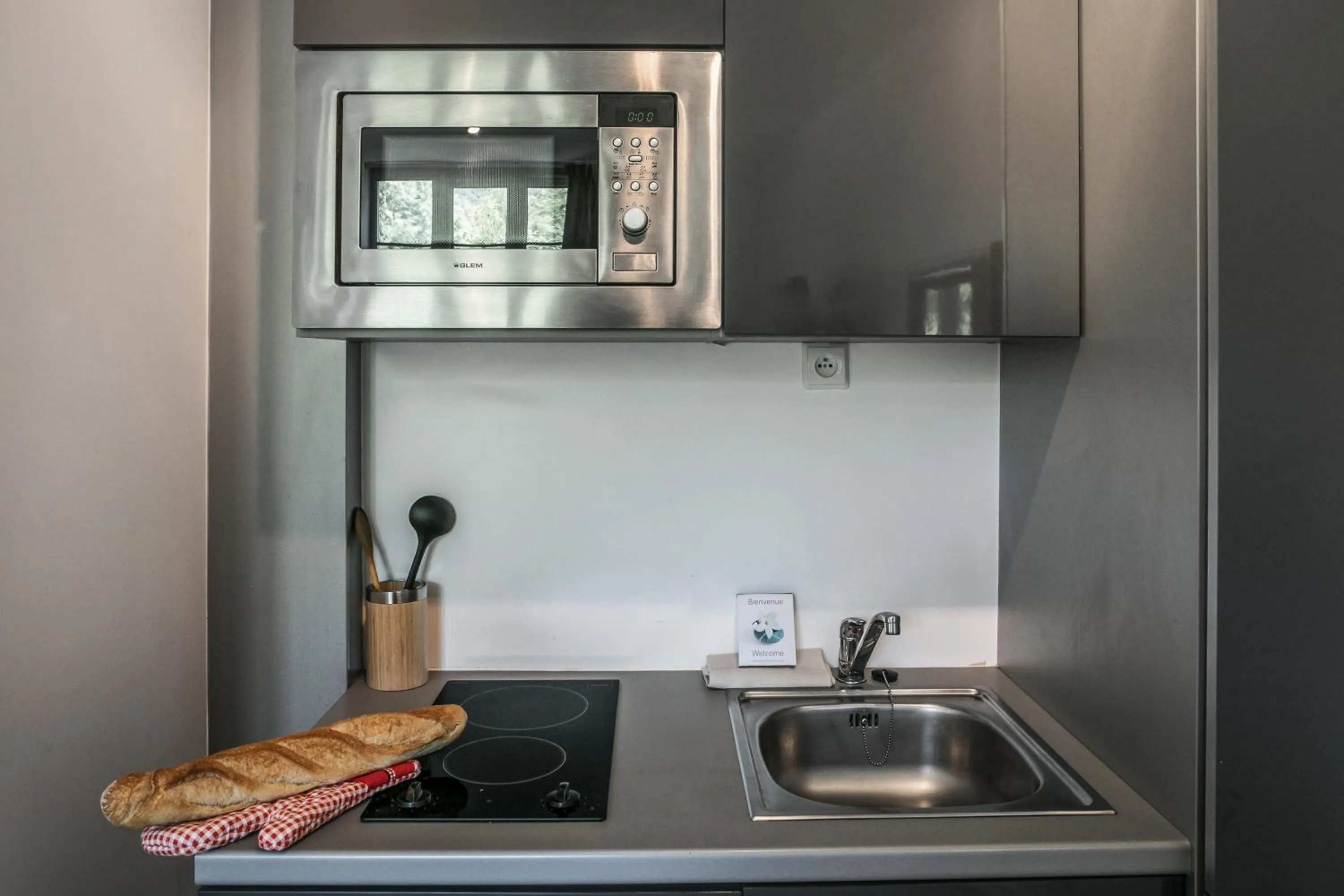Kitchen or kitchenette in Comfort Aparthotel Lourdes Lorda