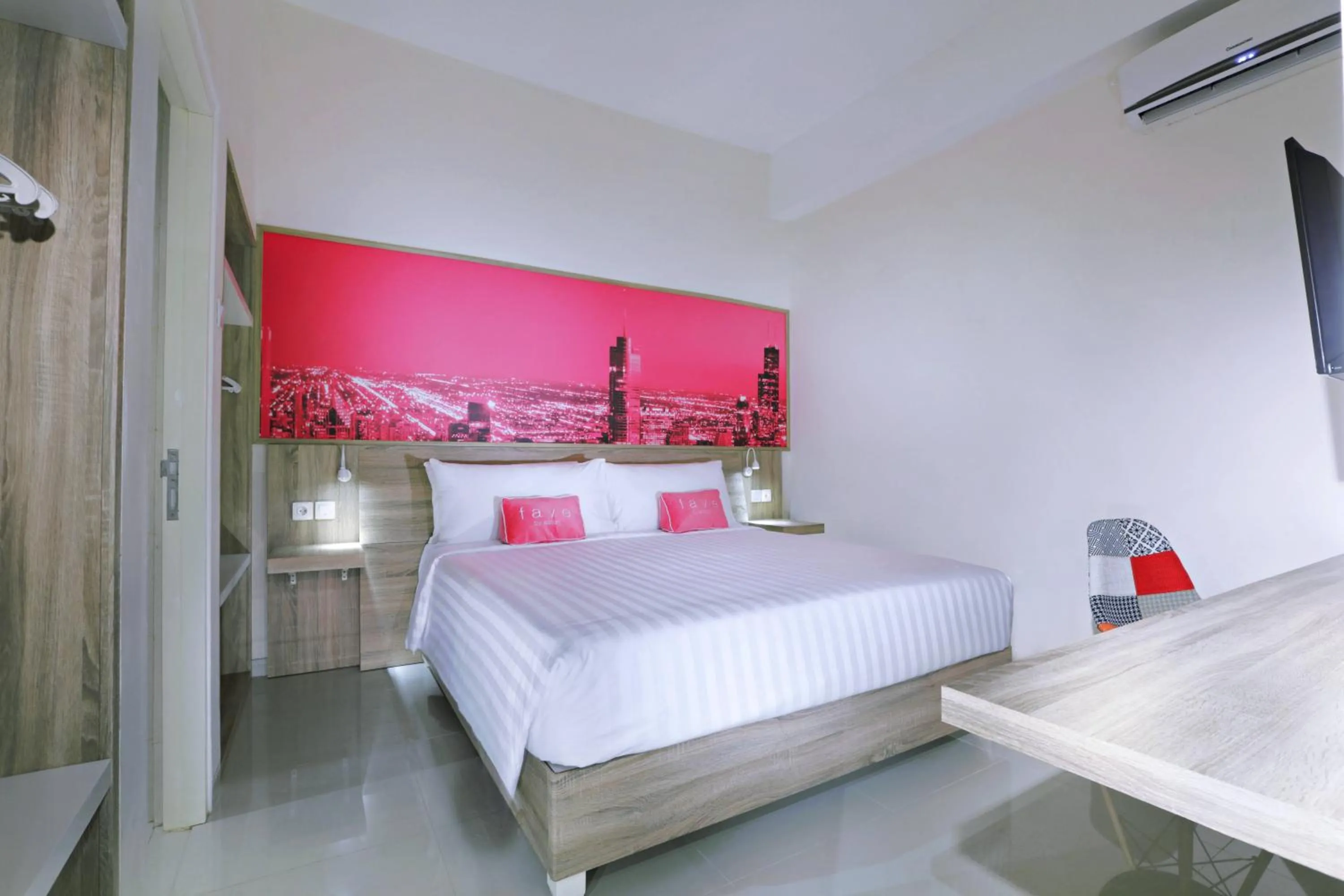 Photo of the whole room, Bed in fave plus hotel Banjarbaru