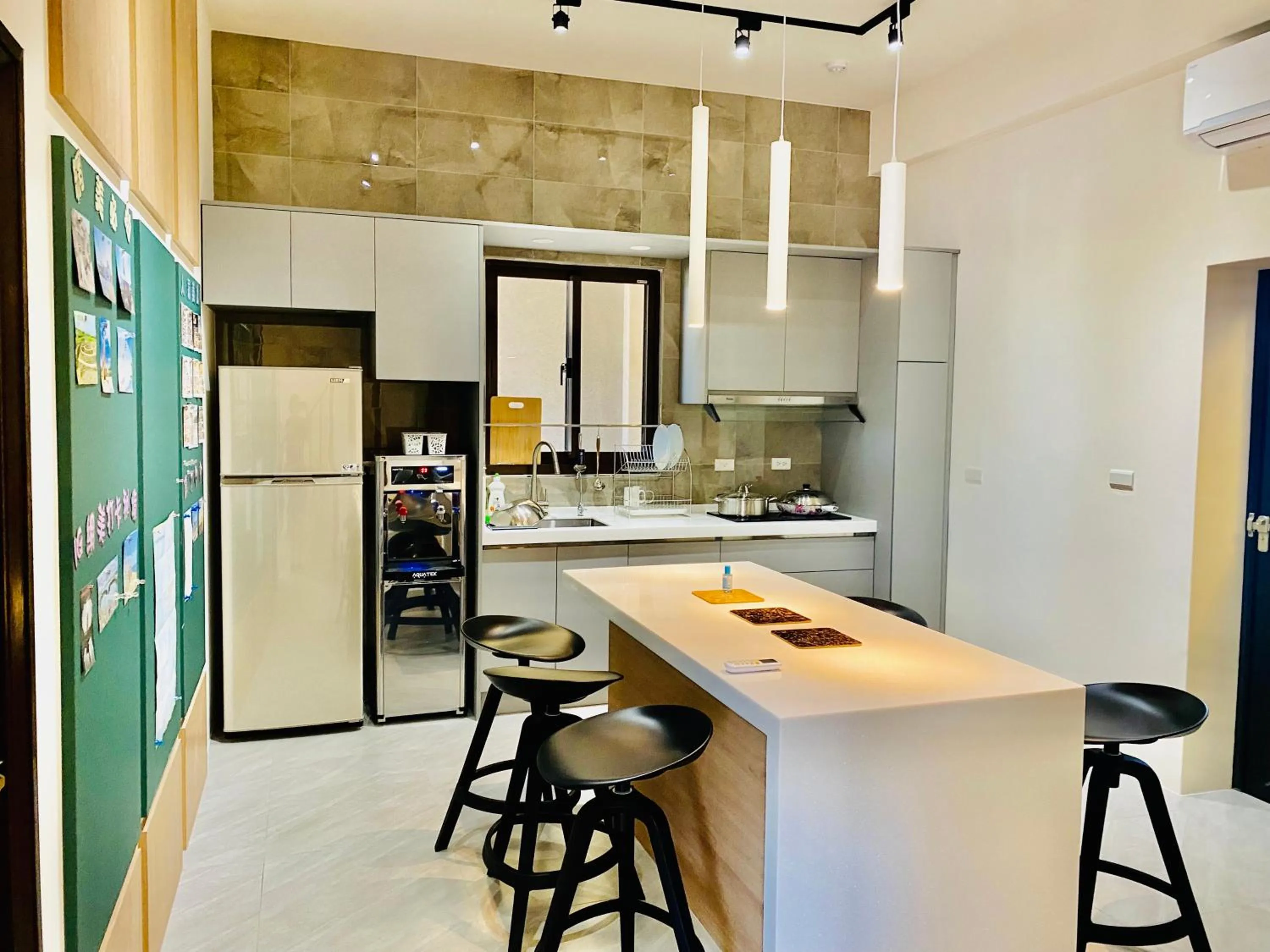 Kitchen or kitchenette in Beachcastle & Sea View Villa