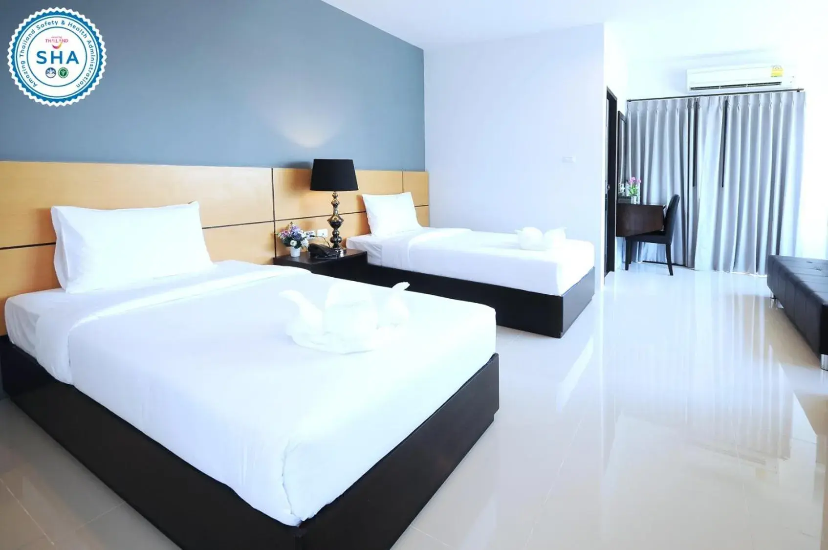 Deluxe Twin Room in Lee Hotel Deluxe Twin Room in Lee Hotel