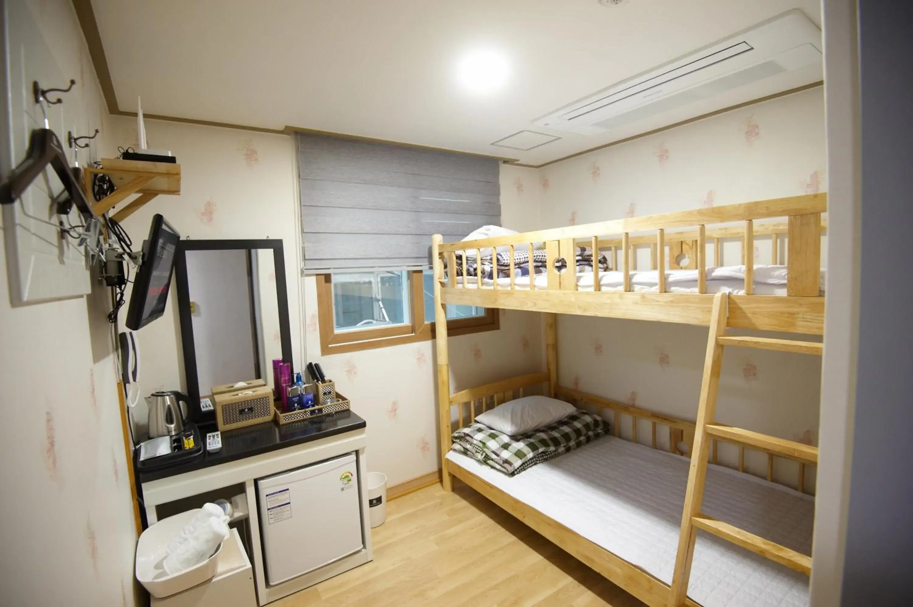 Twin Room with Bunk Beds in Dorcas Tourist Hostel Twin Room with Bunk Beds in Dorcas Tourist Hostel