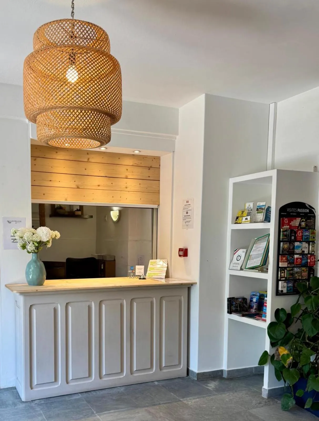 Lobby or reception in L'Aiglon Bylitis