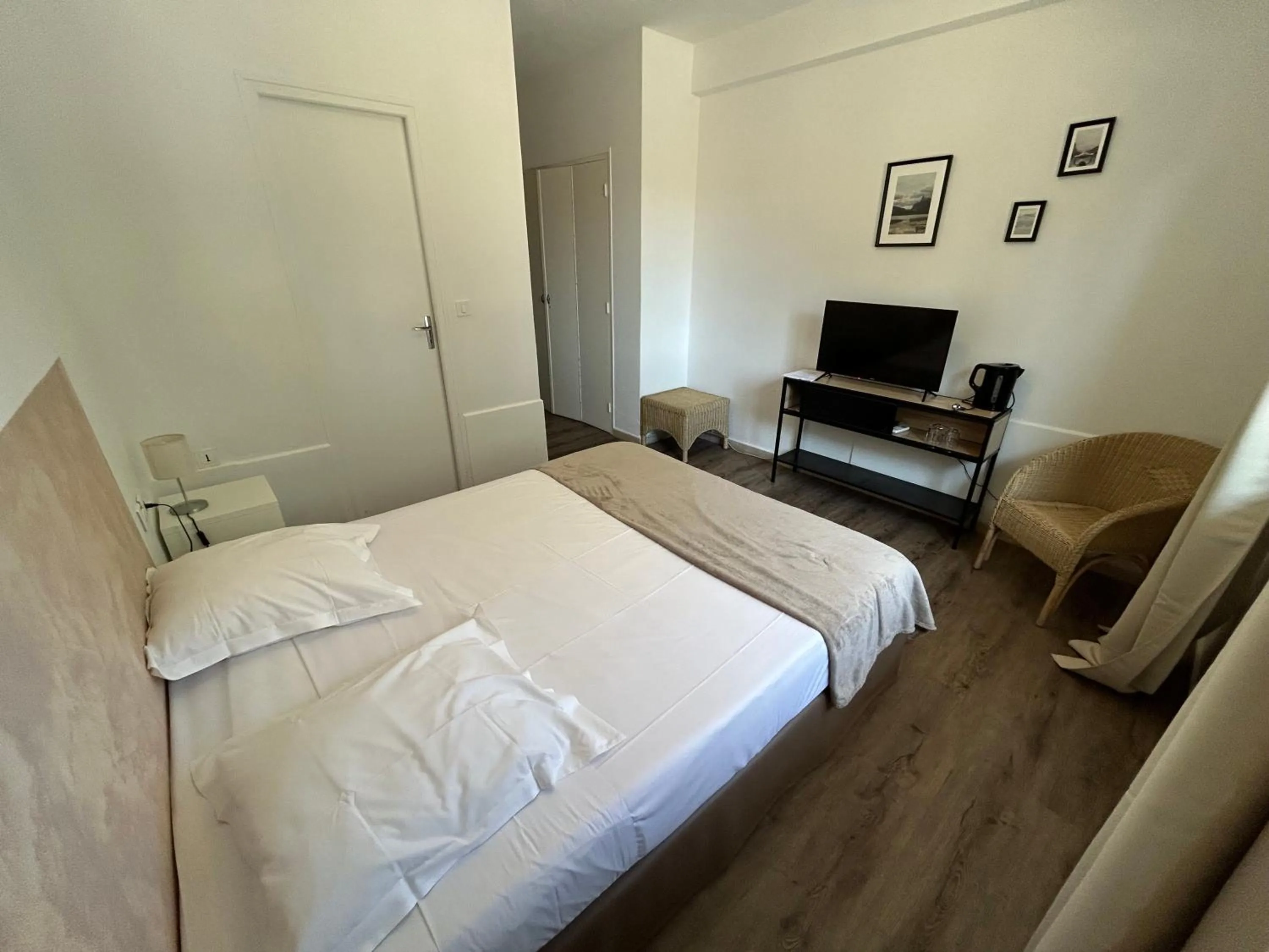 Bedroom in L'Aiglon Bylitis