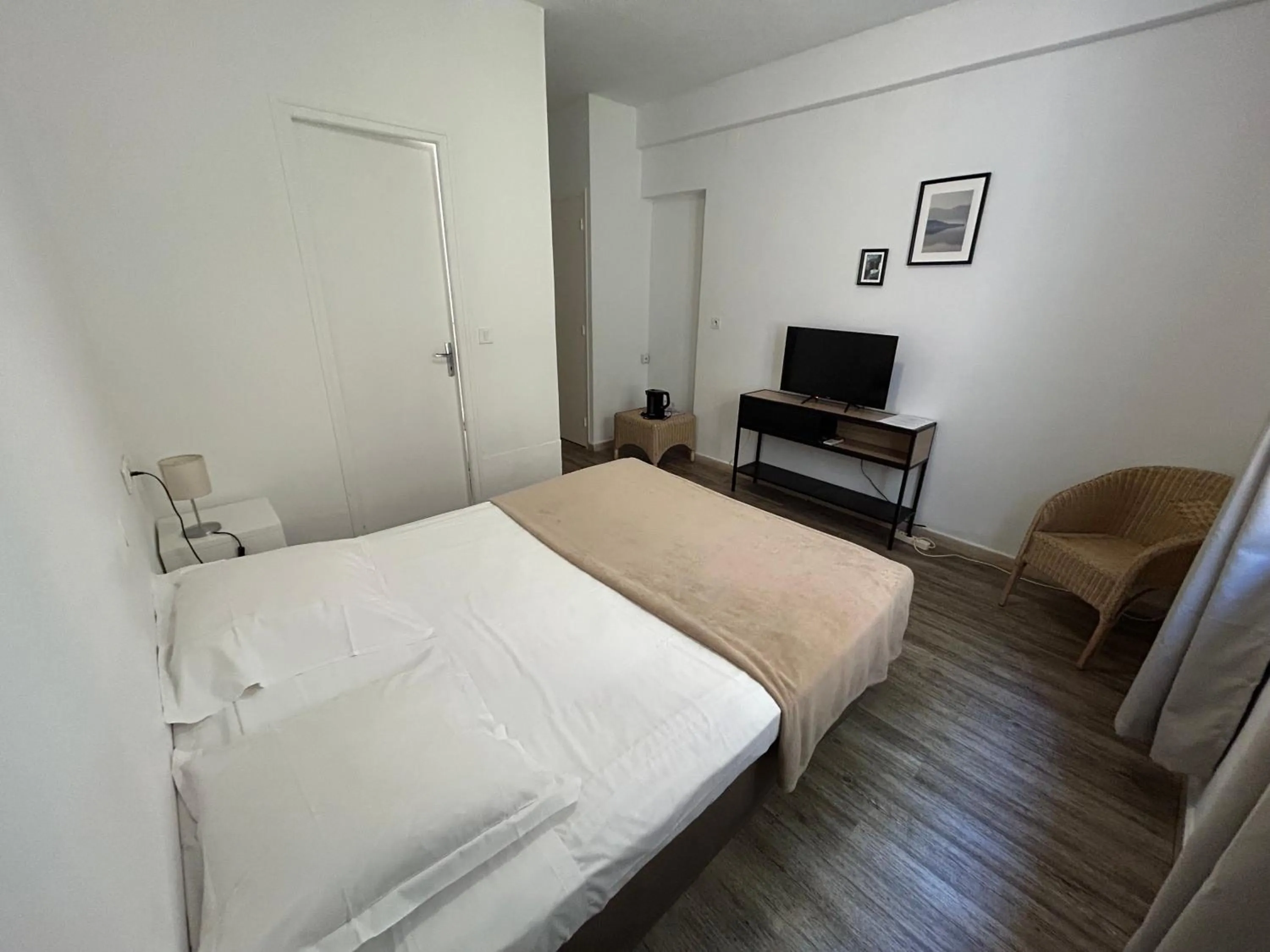 Bedroom in L'Aiglon Bylitis