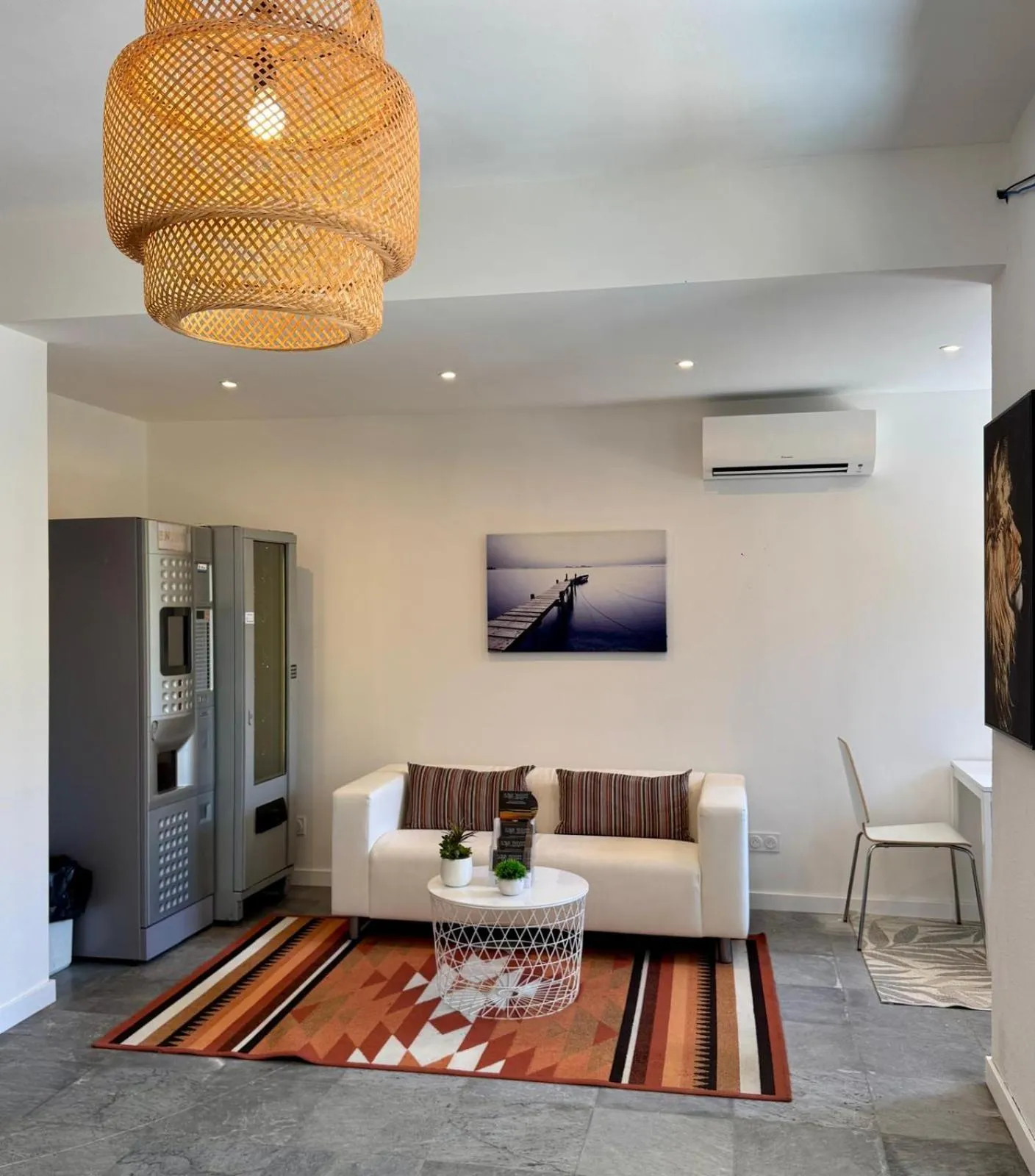 Lobby or reception in L'Aiglon Bylitis