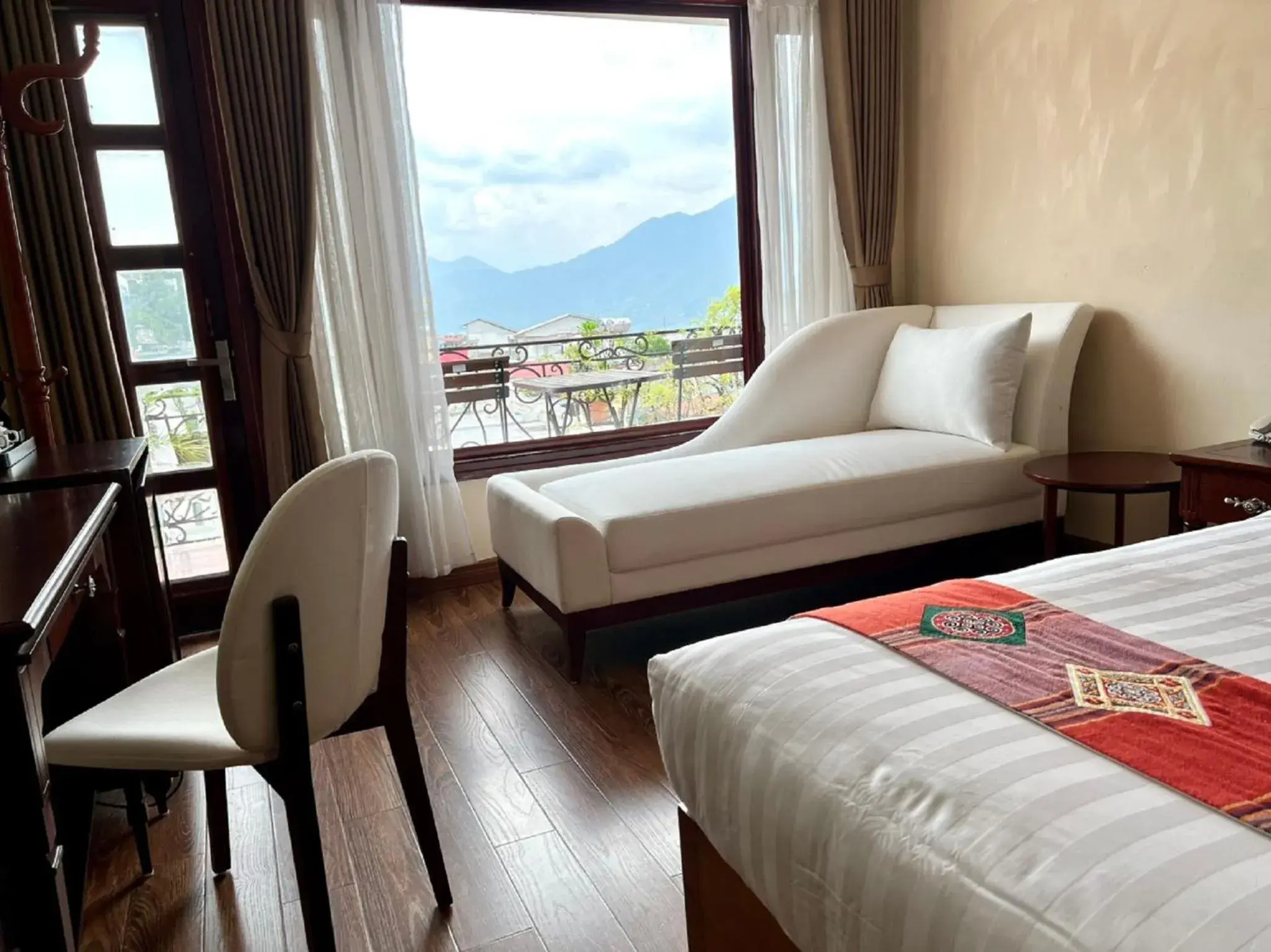 Deluxe Double or Twin Room with Mountain View in Sapa Centre Hotel Deluxe Double or Twin Room with Mountain View in Sapa Centre Hotel