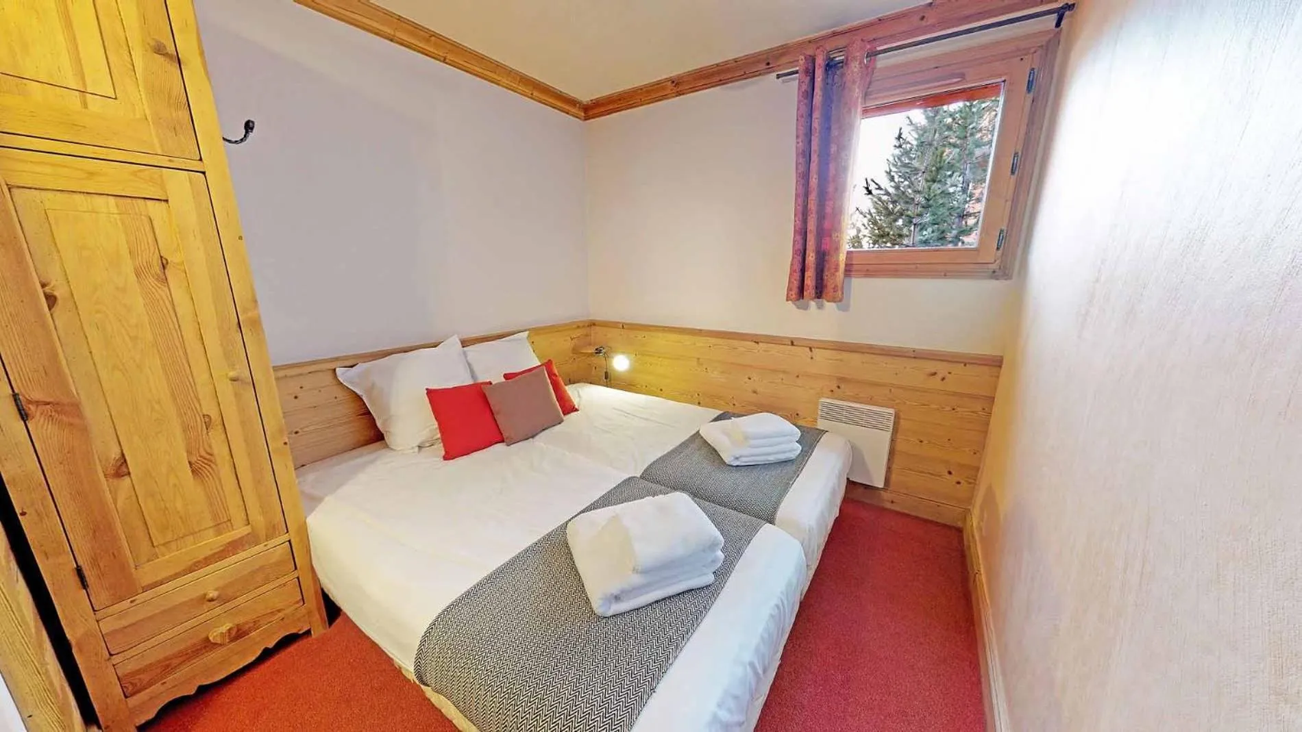 Bedroom, Bed in Le Sabot de Vénus