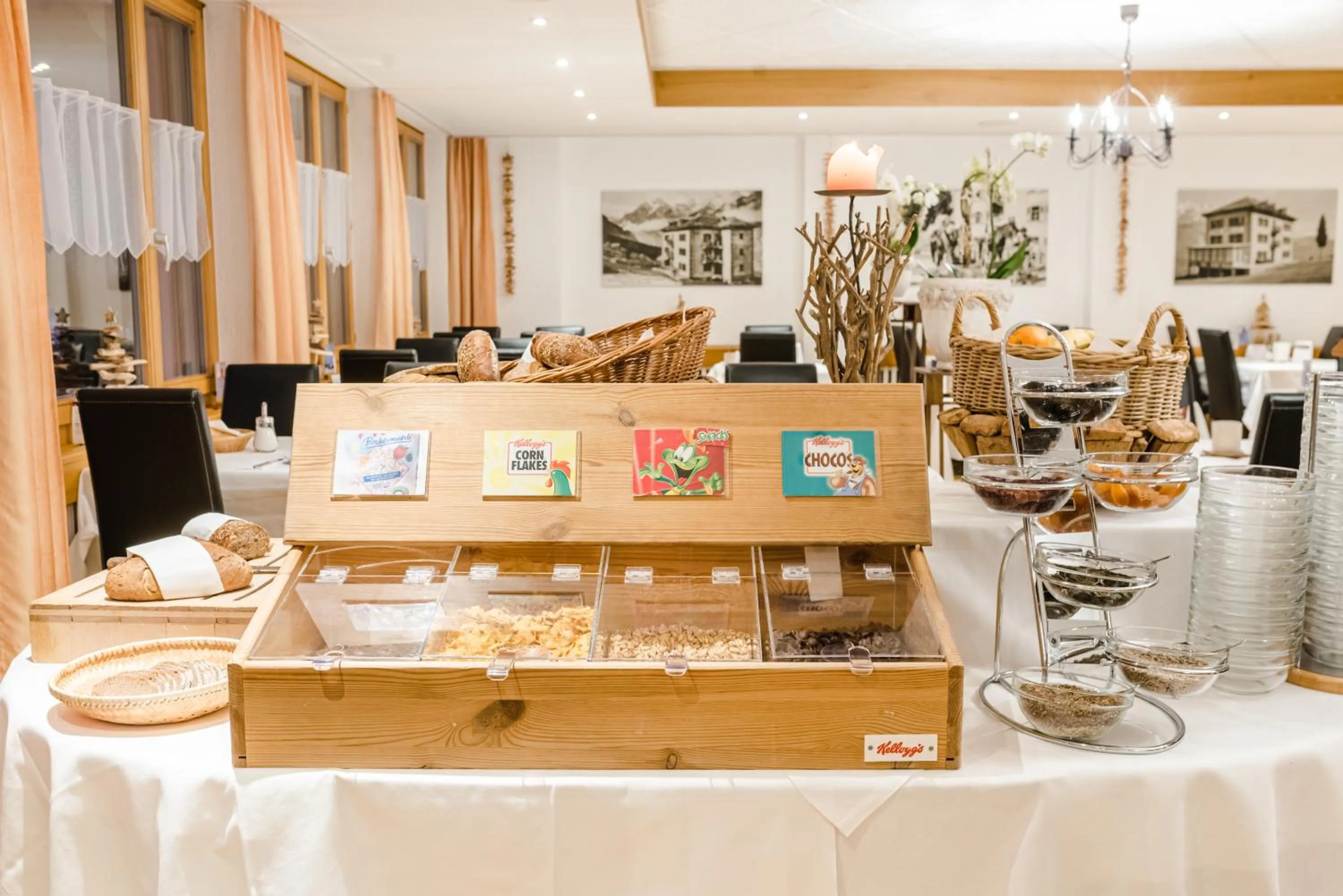 Buffet breakfast in Aktiv Hotel & Spa Hannigalp