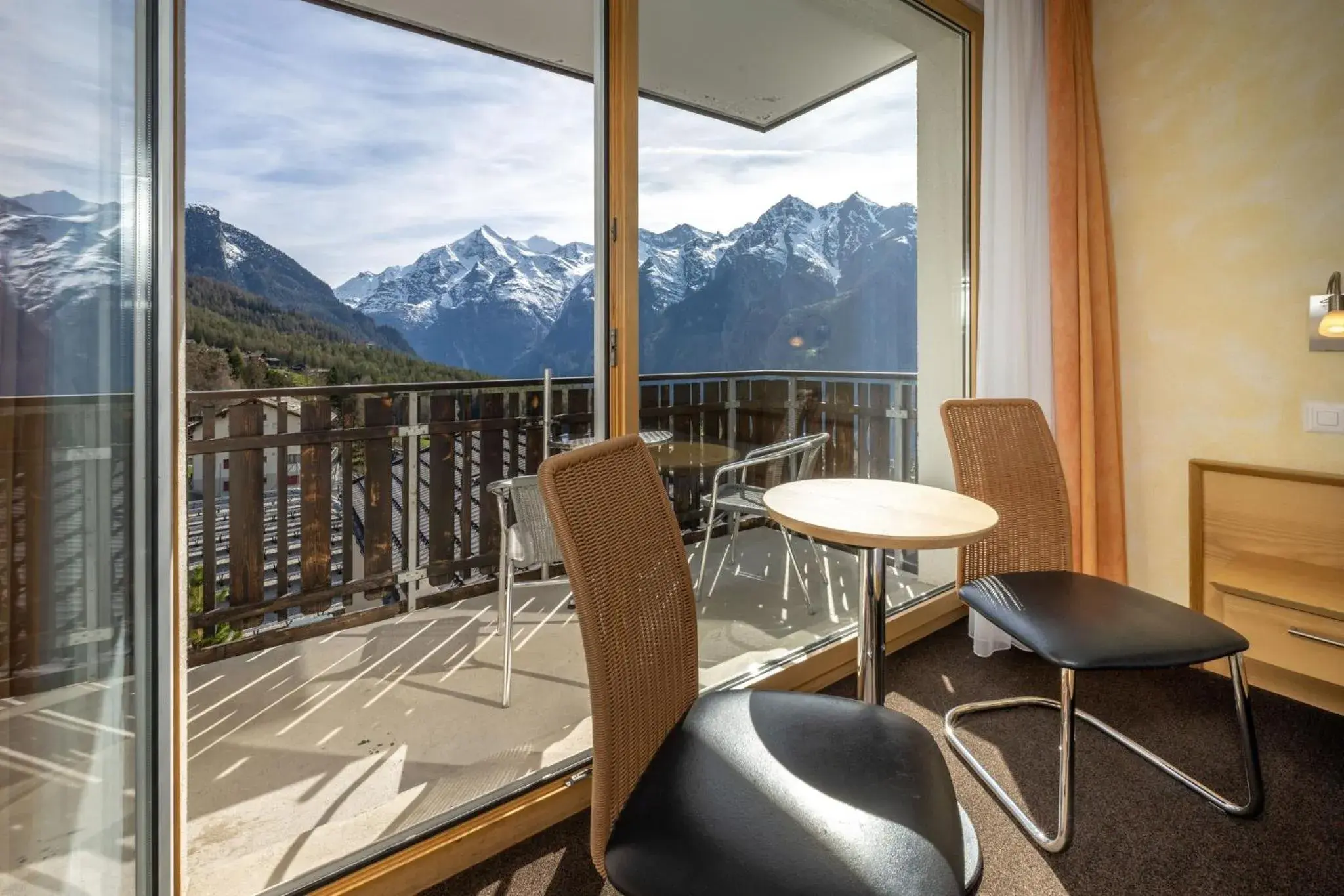 Superior Double Room in Aktiv Hotel & Spa Hannigalp Superior Double Room in Aktiv Hotel & Spa Hannigalp