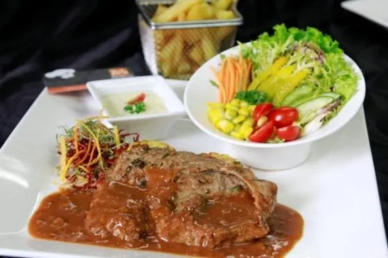 Food and drinks in Lam Giang Hotel