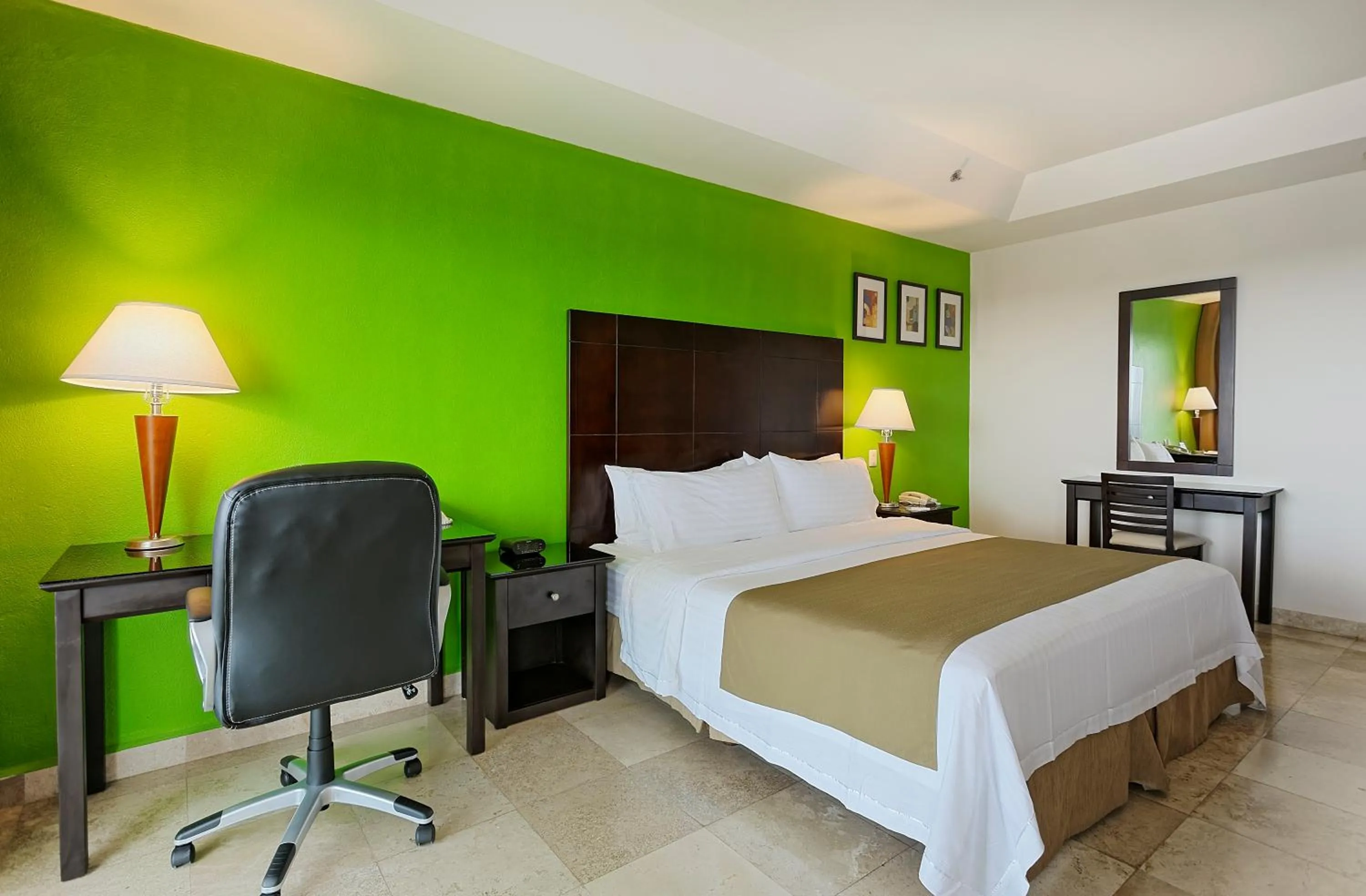 Photo of the whole room, Bed in Holiday Inn Campeche by IHG