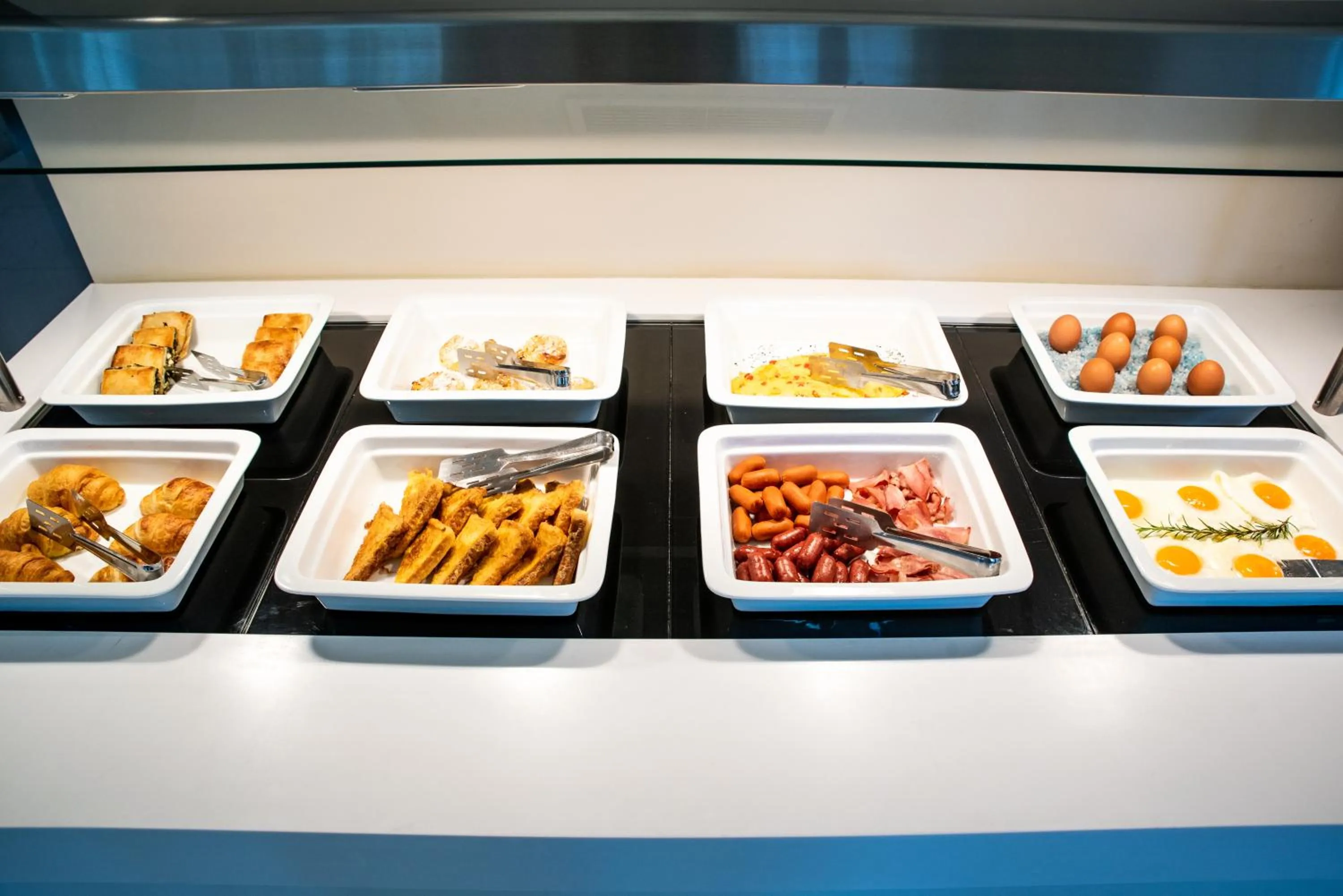 Buffet breakfast in Lagaria Luxury Rooms