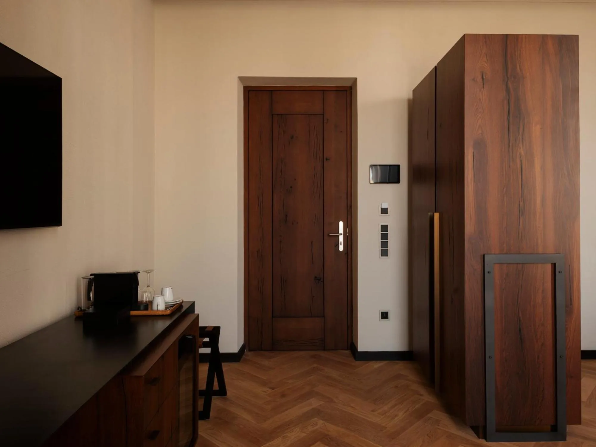 wardrobe in Grand Hotel