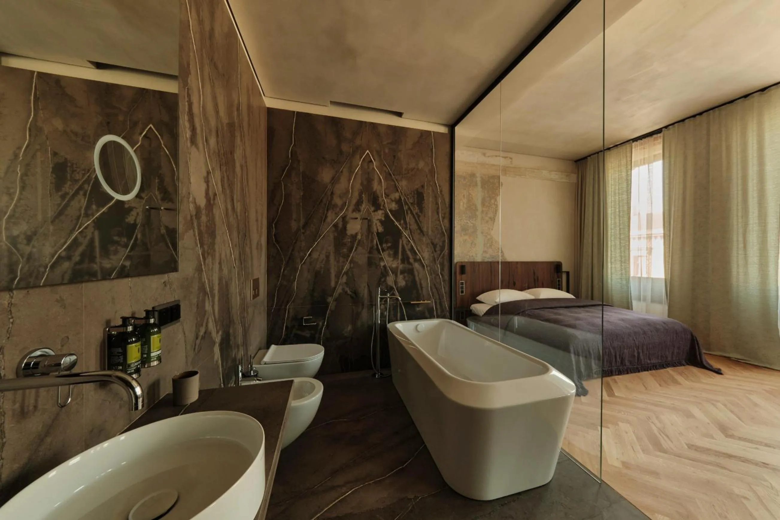 Bathroom, Bed in Grand Hotel