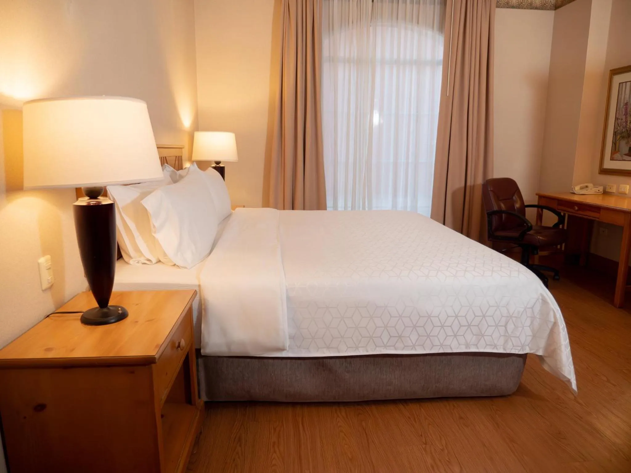 Photo of the whole room, Bed in Holiday Inn Express Guanajuato by IHG